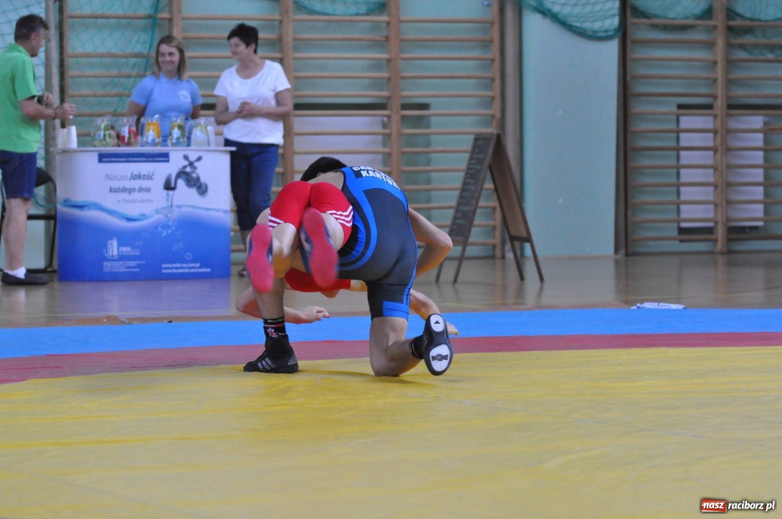 Zdjęcie w galerii na portalu naszraciborz.pl: W Arenie Rafako trwają Mistrzostwa Polski w zapasach wiadomości z regionu