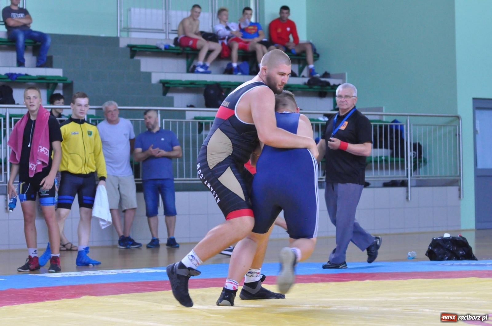Zdjęcie w galerii na portalu naszraciborz.pl: W Arenie Rafako trwają Mistrzostwa Polski w zapasach wiadomości z regionu