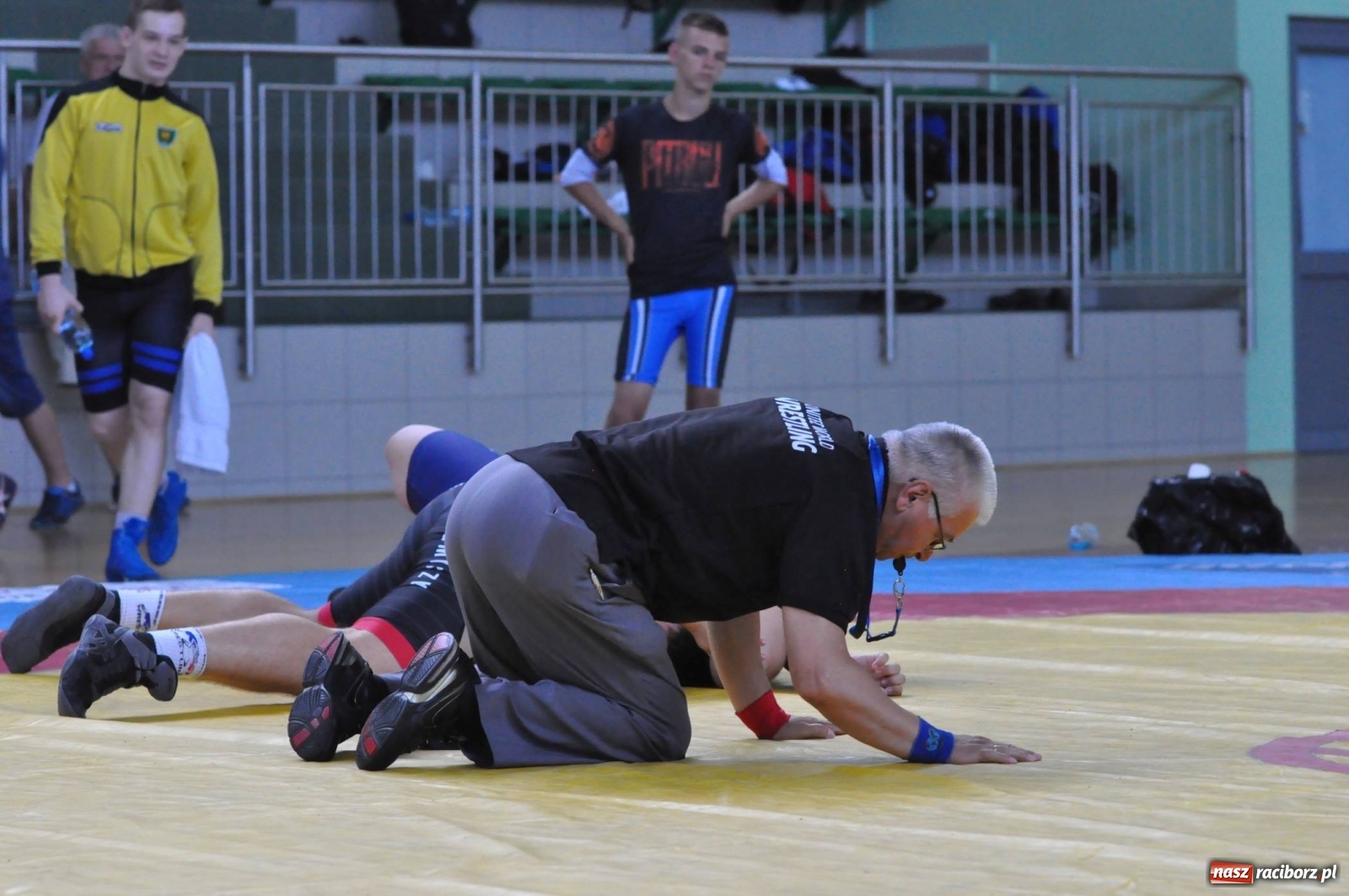 Zdjęcie w galerii na portalu naszraciborz.pl: W Arenie Rafako trwają Mistrzostwa Polski w zapasach wiadomości z regionu