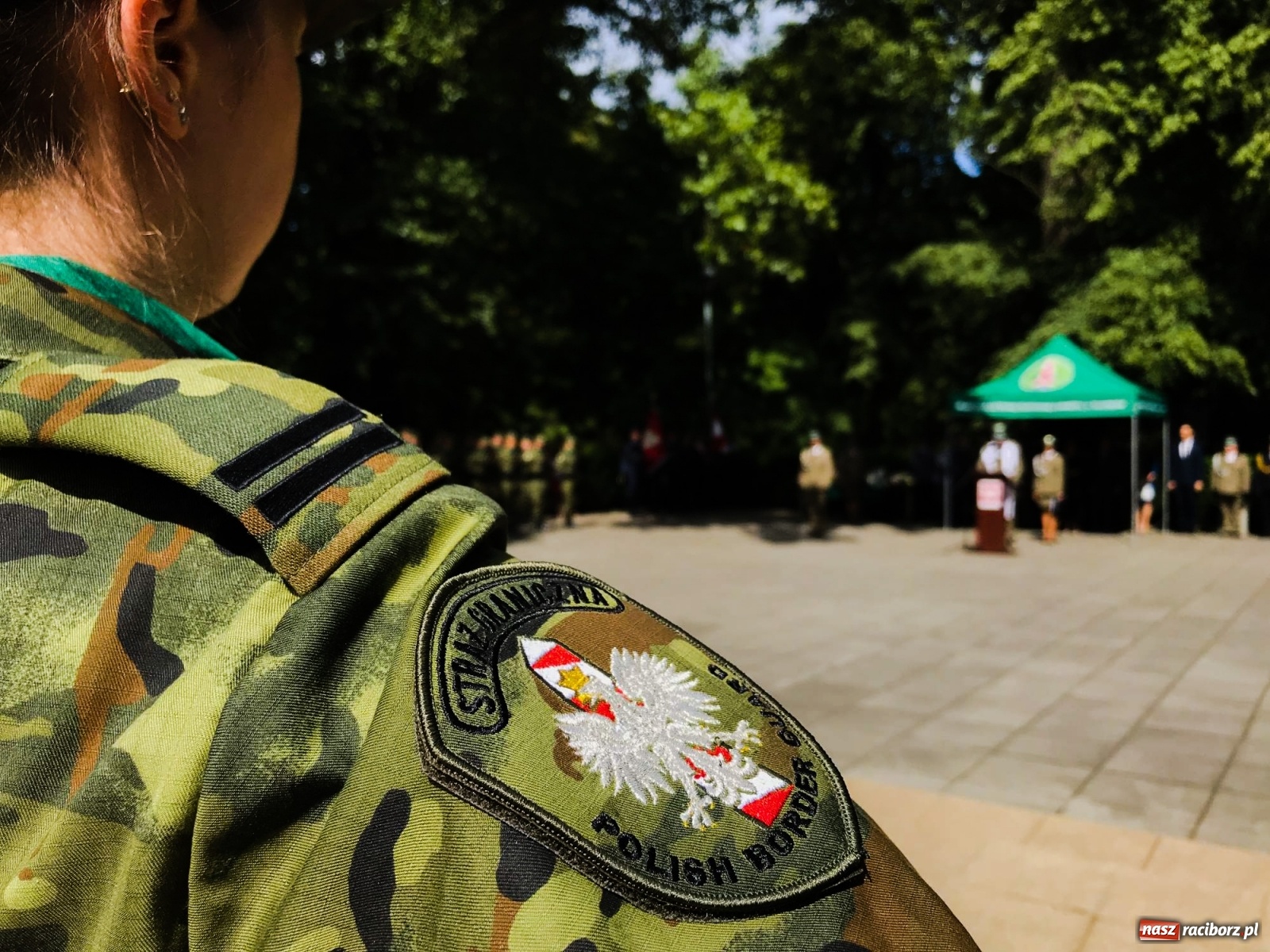 Zdjęcie w galerii na portalu naszraciborz.pl: Pogranicznicy ślubowali pod Pomnikiem Powstańców Śląskich [FOTO i WIDEO] wiadomości z regionu