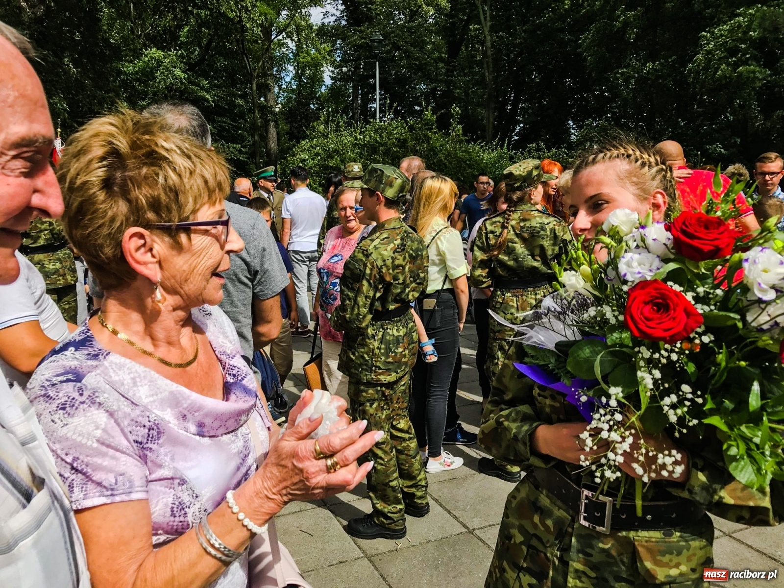 Zdjęcie w galerii na portalu naszraciborz.pl: Pogranicznicy ślubowali pod Pomnikiem Powstańców Śląskich [FOTO i WIDEO] wiadomości z regionu