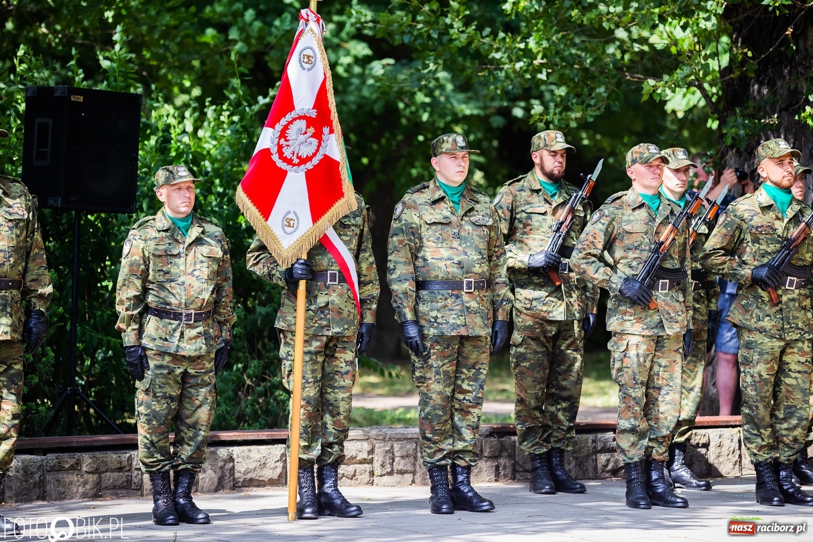 Zdjęcie w galerii na portalu naszraciborz.pl: Pogranicznicy ślubowali pod Pomnikiem Powstańców Śląskich [FOTO i WIDEO] wiadomości z regionu