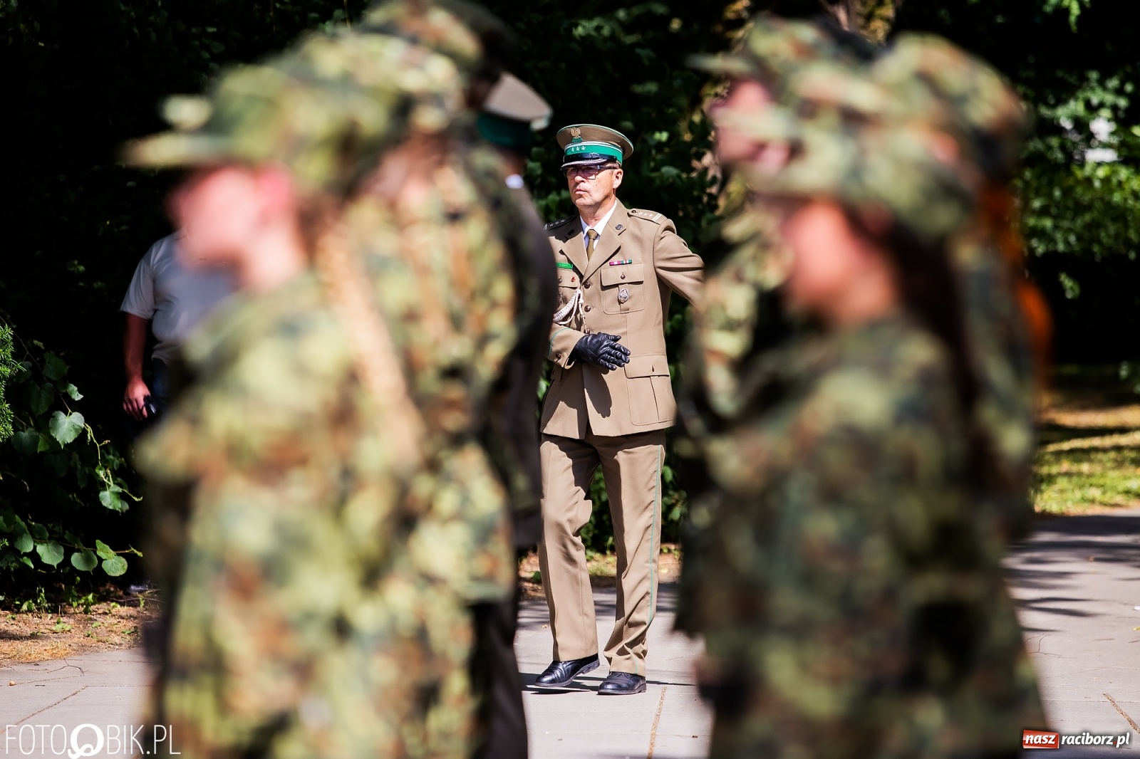 Zdjęcie w galerii na portalu naszraciborz.pl: Pogranicznicy ślubowali pod Pomnikiem Powstańców Śląskich [FOTO i WIDEO] wiadomości z regionu