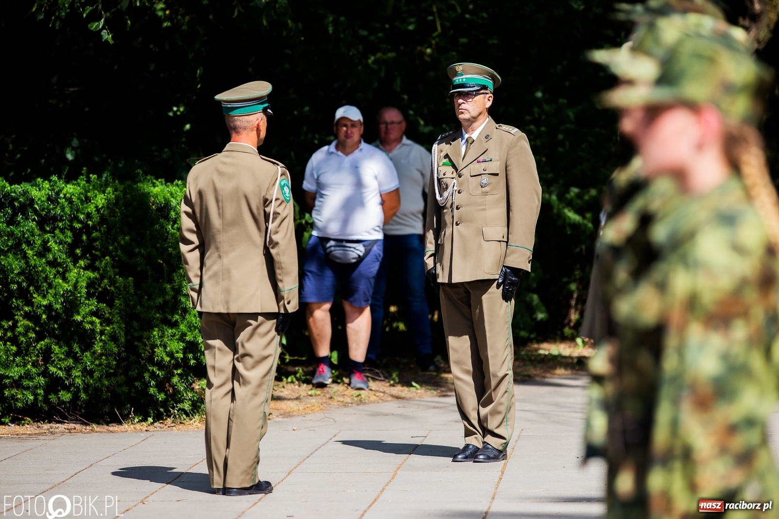 Zdjęcie w galerii na portalu naszraciborz.pl: Pogranicznicy ślubowali pod Pomnikiem Powstańców Śląskich [FOTO i WIDEO] wiadomości z regionu