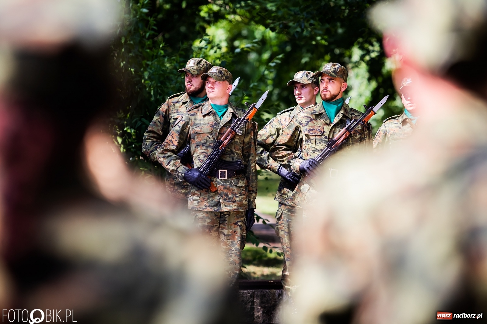 Zdjęcie w galerii na portalu naszraciborz.pl: Pogranicznicy ślubowali pod Pomnikiem Powstańców Śląskich [FOTO i WIDEO] wiadomości z regionu