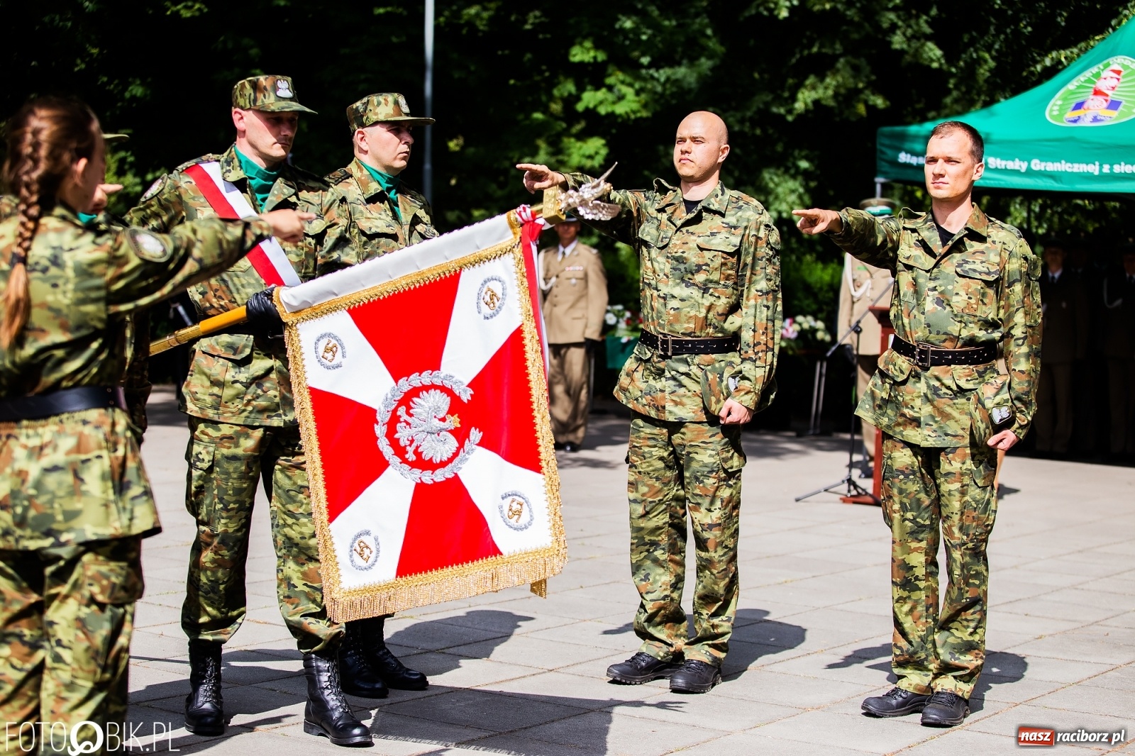 Zdjęcie w galerii na portalu naszraciborz.pl: Pogranicznicy ślubowali pod Pomnikiem Powstańców Śląskich [FOTO i WIDEO] wiadomości z regionu