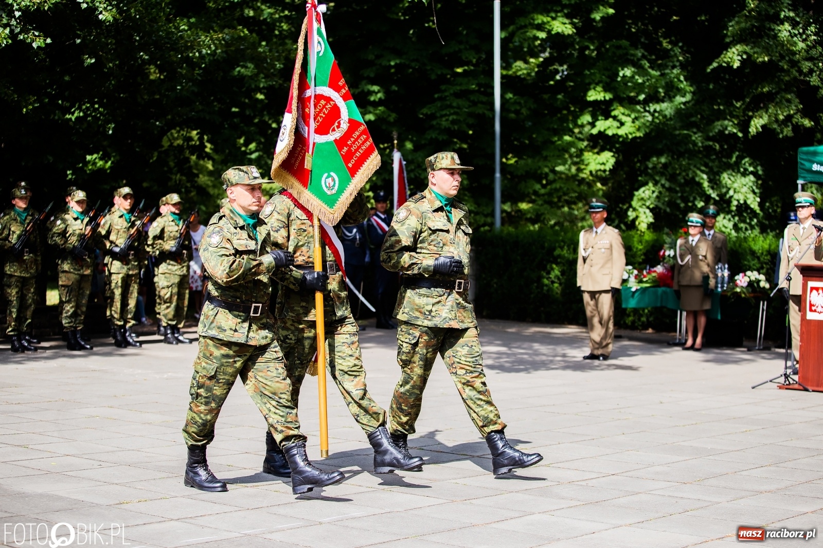 Zdjęcie w galerii na portalu naszraciborz.pl: Pogranicznicy ślubowali pod Pomnikiem Powstańców Śląskich [FOTO i WIDEO] wiadomości z regionu
