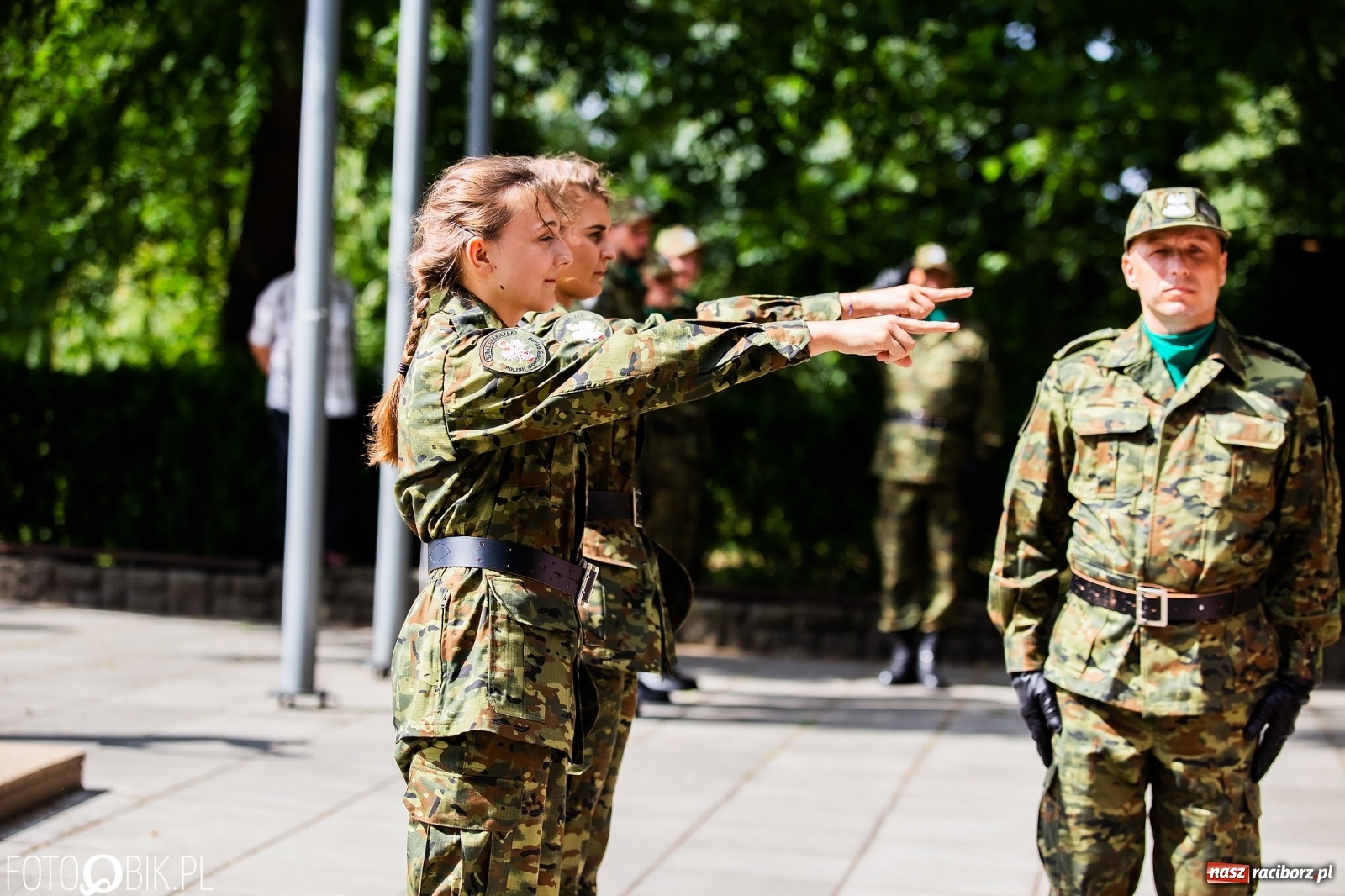 Zdjęcie w galerii na portalu naszraciborz.pl: Pogranicznicy ślubowali pod Pomnikiem Powstańców Śląskich [FOTO i WIDEO] wiadomości z regionu
