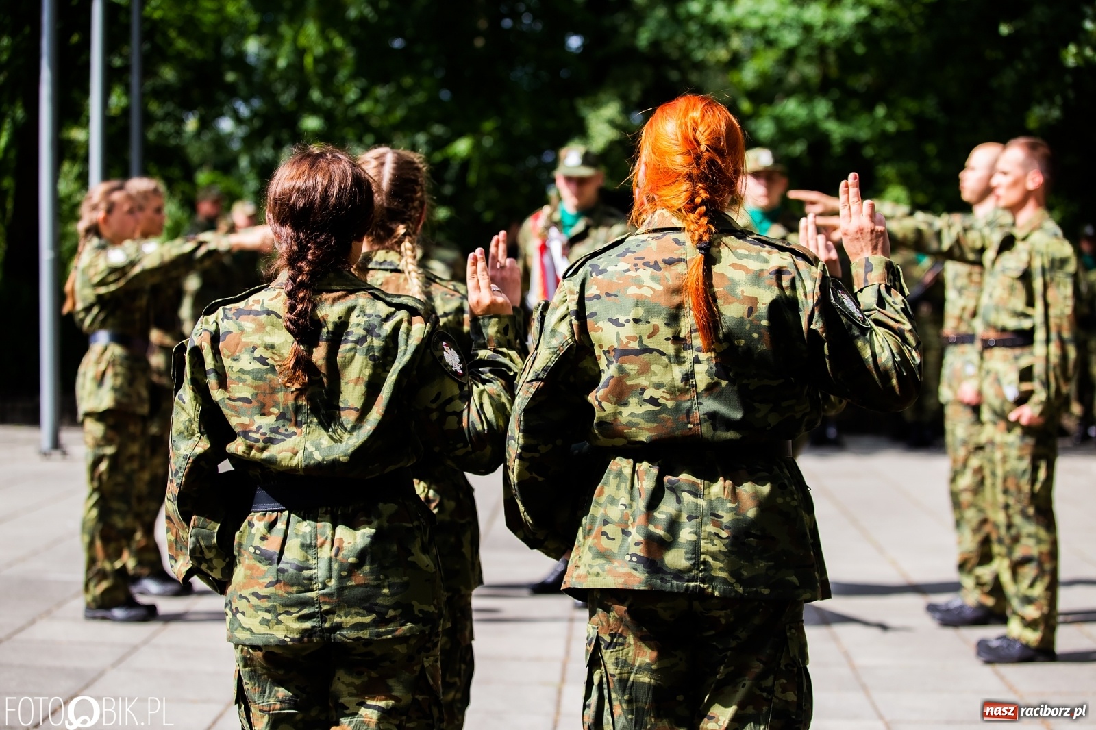 Zdjęcie w galerii na portalu naszraciborz.pl: Pogranicznicy ślubowali pod Pomnikiem Powstańców Śląskich [FOTO i WIDEO] wiadomości z regionu