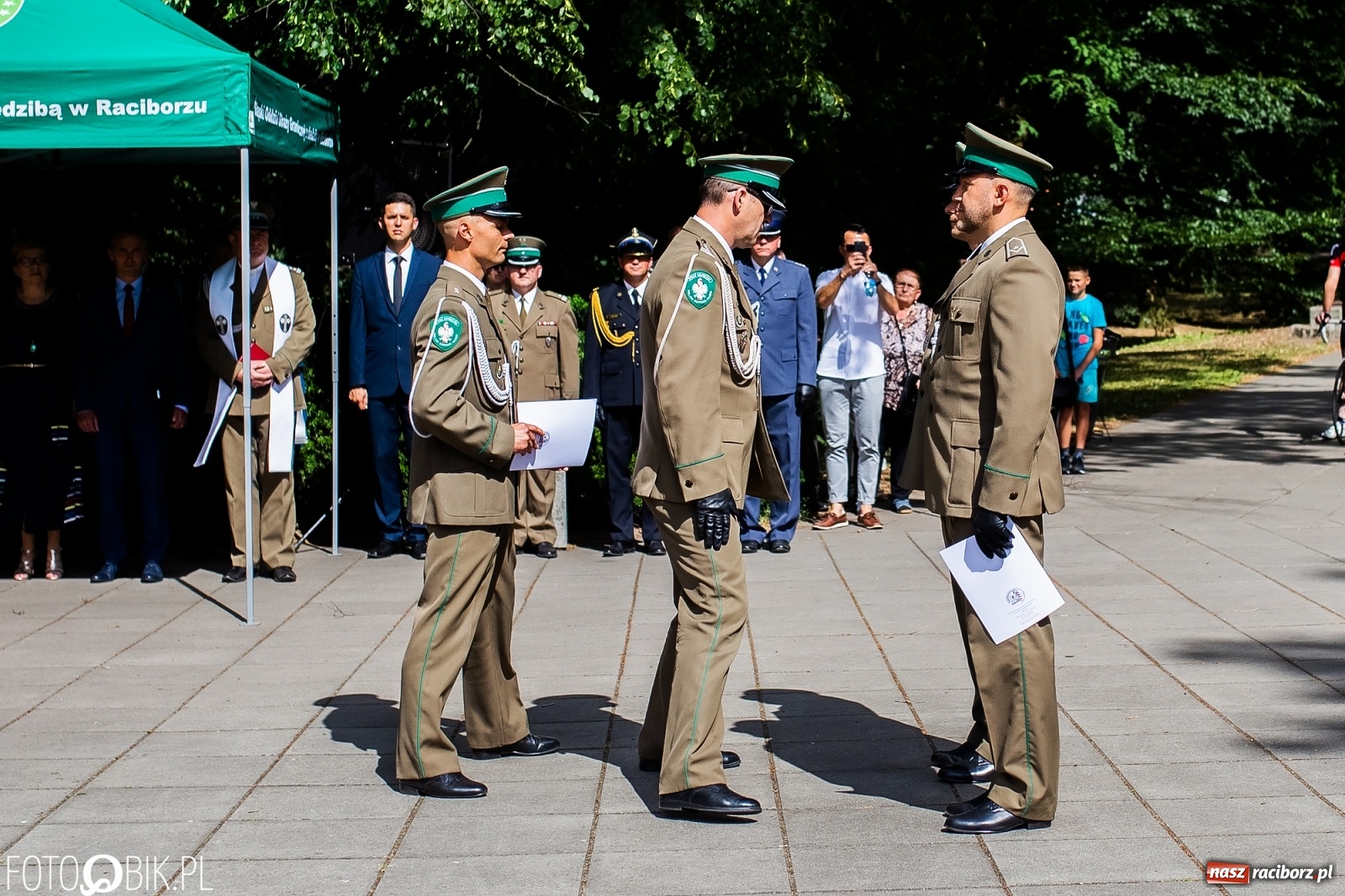 Zdjęcie w galerii na portalu naszraciborz.pl: Pogranicznicy ślubowali pod Pomnikiem Powstańców Śląskich [FOTO i WIDEO] wiadomości z regionu