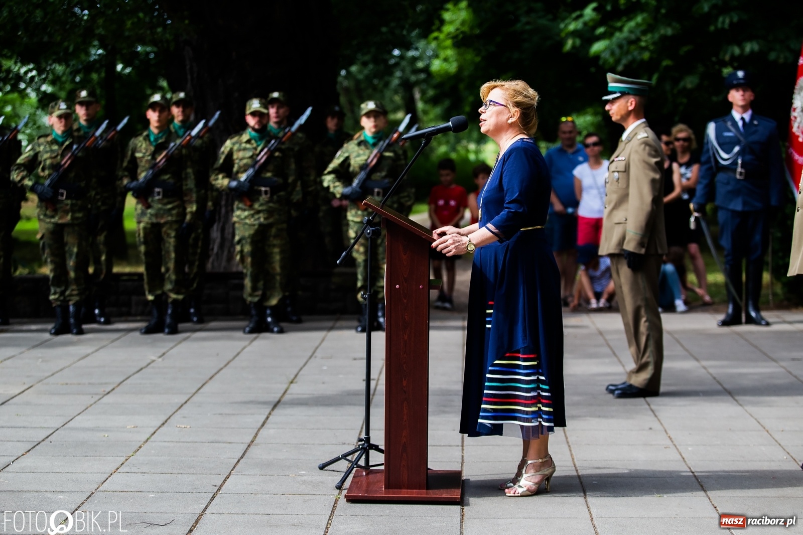 Zdjęcie w galerii na portalu naszraciborz.pl: Pogranicznicy ślubowali pod Pomnikiem Powstańców Śląskich [FOTO i WIDEO] wiadomości z regionu