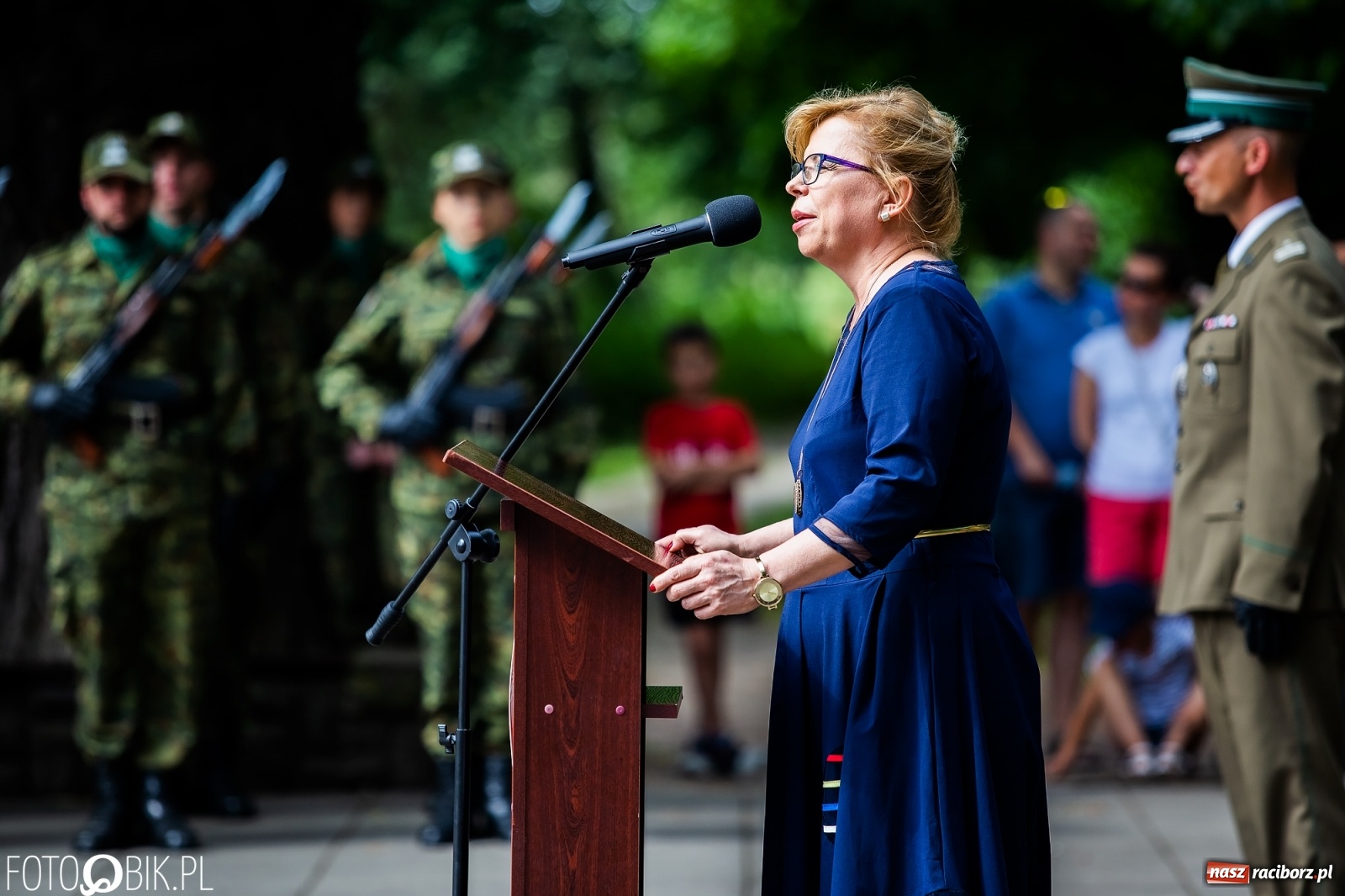 Zdjęcie w galerii na portalu naszraciborz.pl: Pogranicznicy ślubowali pod Pomnikiem Powstańców Śląskich [FOTO i WIDEO] wiadomości z regionu