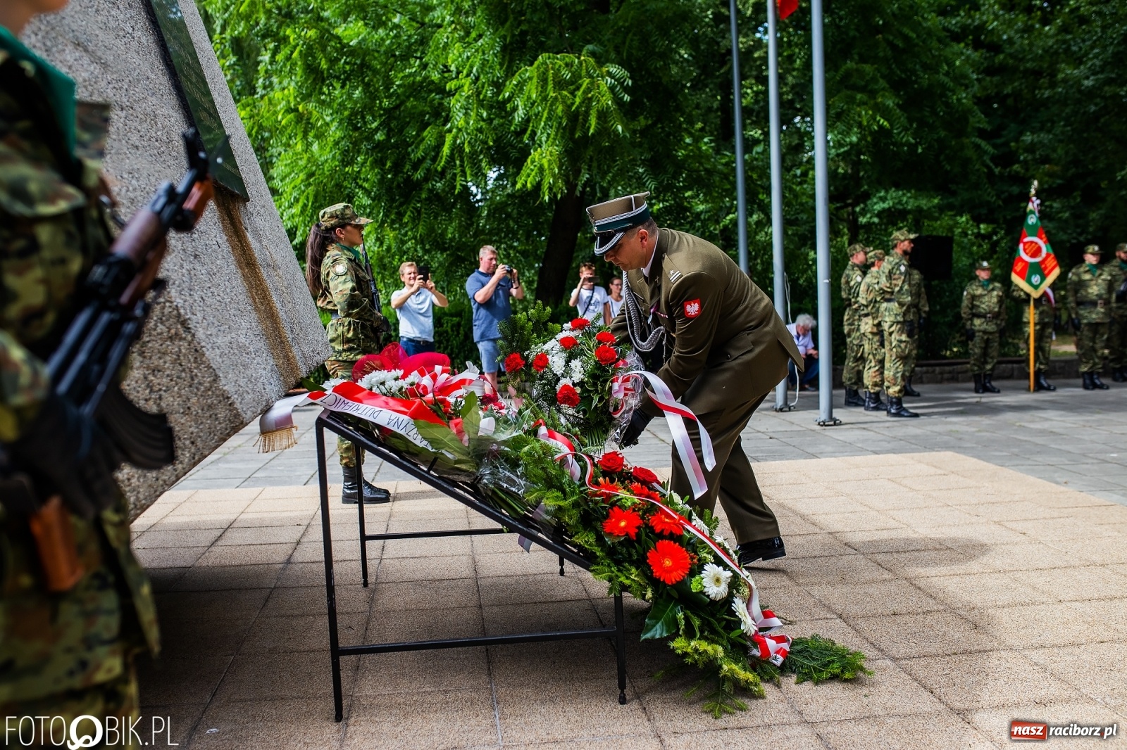 Zdjęcie w galerii na portalu naszraciborz.pl: Pogranicznicy ślubowali pod Pomnikiem Powstańców Śląskich [FOTO i WIDEO] wiadomości z regionu