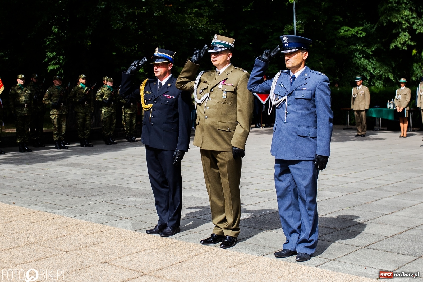 Zdjęcie w galerii na portalu naszraciborz.pl: Pogranicznicy ślubowali pod Pomnikiem Powstańców Śląskich [FOTO i WIDEO] wiadomości z regionu