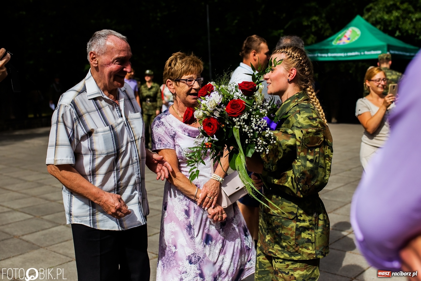 Zdjęcie w galerii na portalu naszraciborz.pl: Pogranicznicy ślubowali pod Pomnikiem Powstańców Śląskich [FOTO i WIDEO] wiadomości z regionu