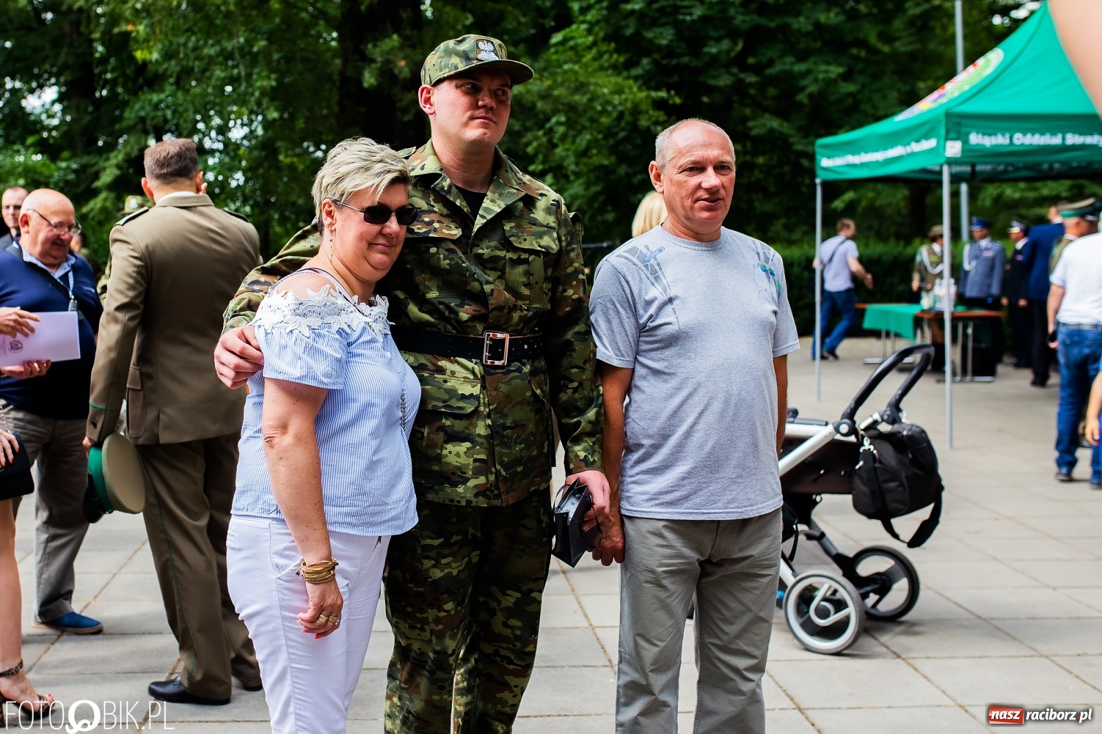 Zdjęcie w galerii na portalu naszraciborz.pl: Pogranicznicy ślubowali pod Pomnikiem Powstańców Śląskich [FOTO i WIDEO] wiadomości z regionu