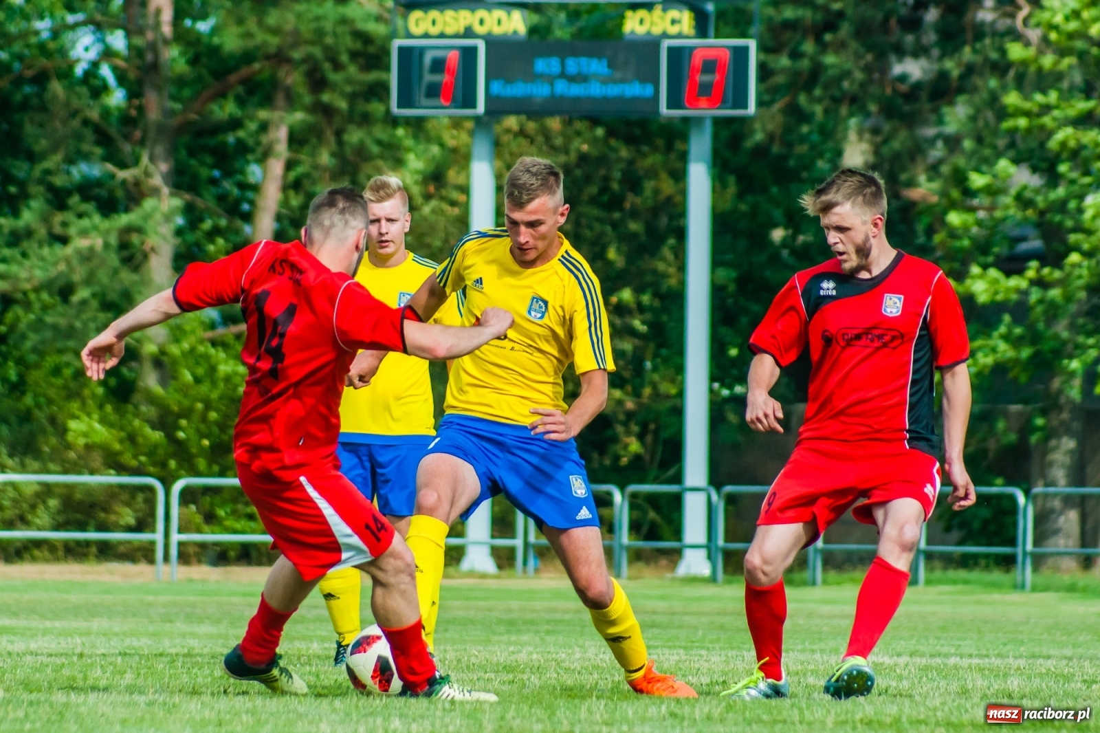 Zdjęcie w galerii na portalu naszraciborz.pl: Fani Stali pokonali swych idoli [FOTO] wiadomości z regionu