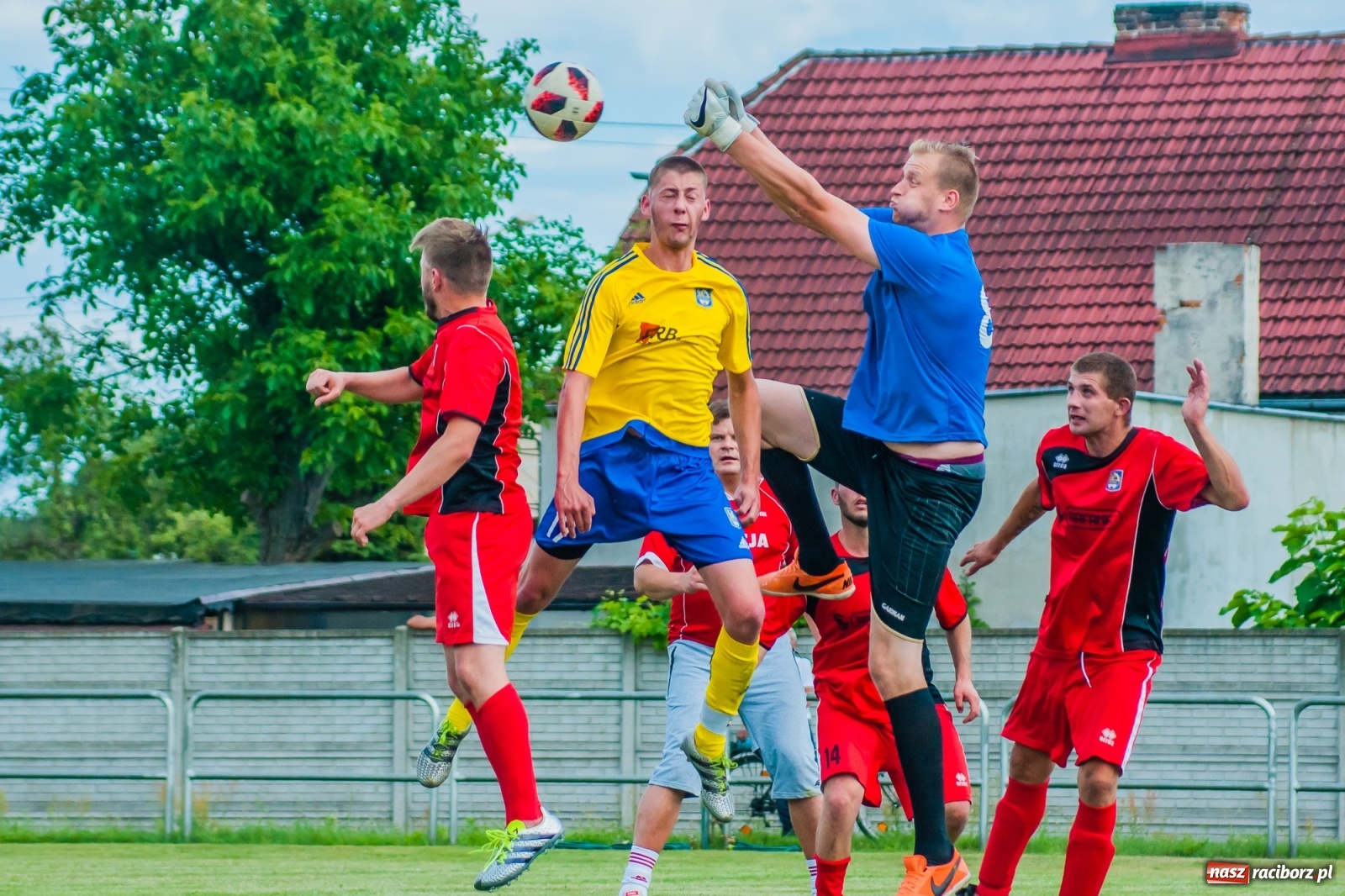 Zdjęcie w galerii na portalu naszraciborz.pl: Fani Stali pokonali swych idoli [FOTO] wiadomości z regionu