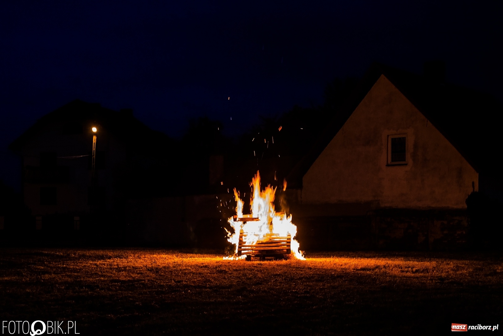 Zdjęcie w galerii na portalu naszraciborz.pl: Obchody 130-lecia OSP Krzanowice - pokazy nocne wiadomości z regionu