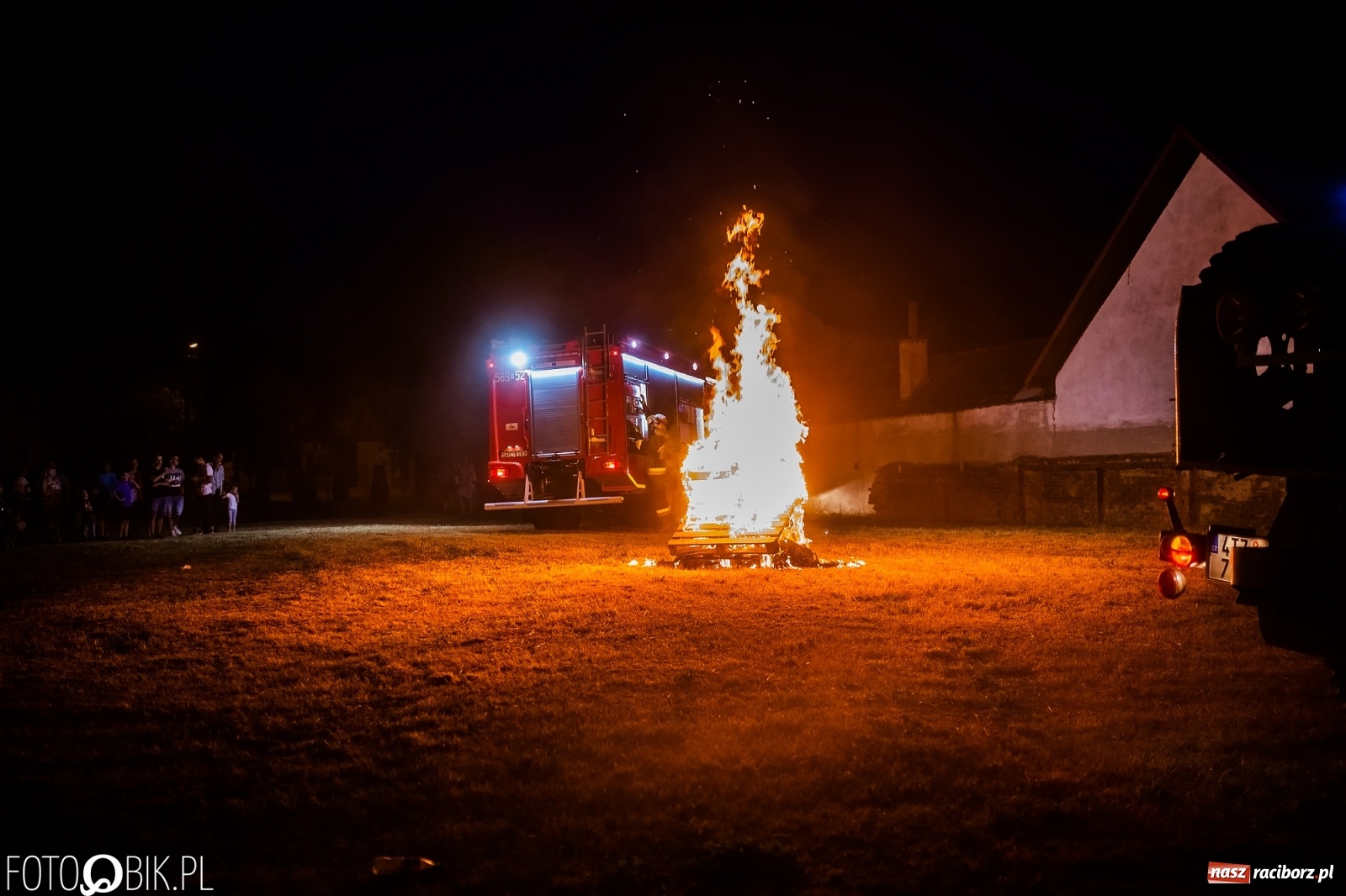 Zdjęcie w galerii na portalu naszraciborz.pl: Obchody 130-lecia OSP Krzanowice - pokazy nocne wiadomości z regionu