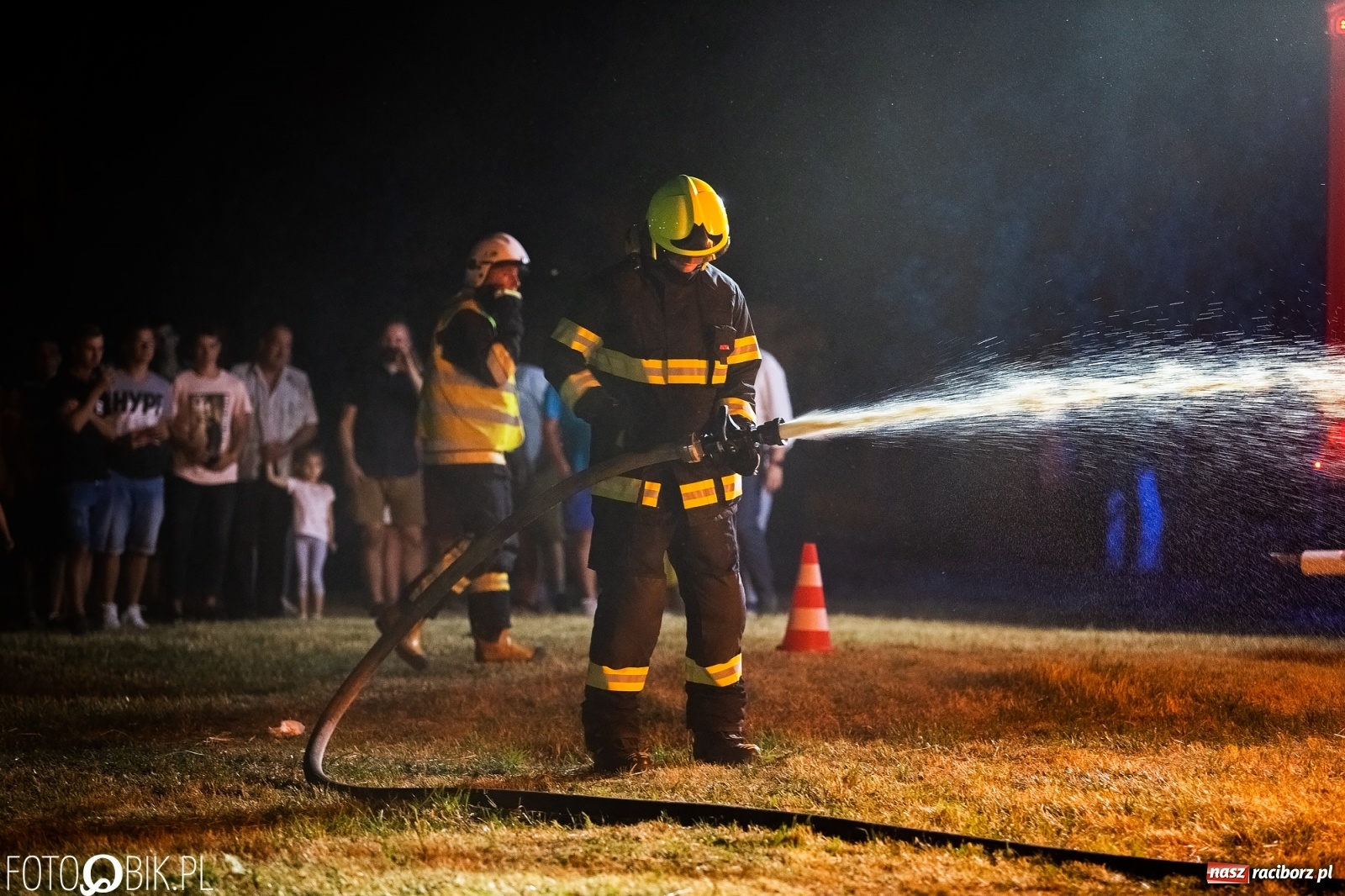 Zdjęcie w galerii na portalu naszraciborz.pl: Obchody 130-lecia OSP Krzanowice - pokazy nocne wiadomości z regionu