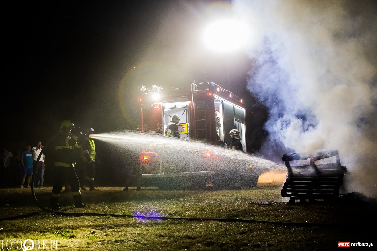 Zdjęcie w galerii na portalu naszraciborz.pl: Obchody 130-lecia OSP Krzanowice - pokazy nocne wiadomości z regionu