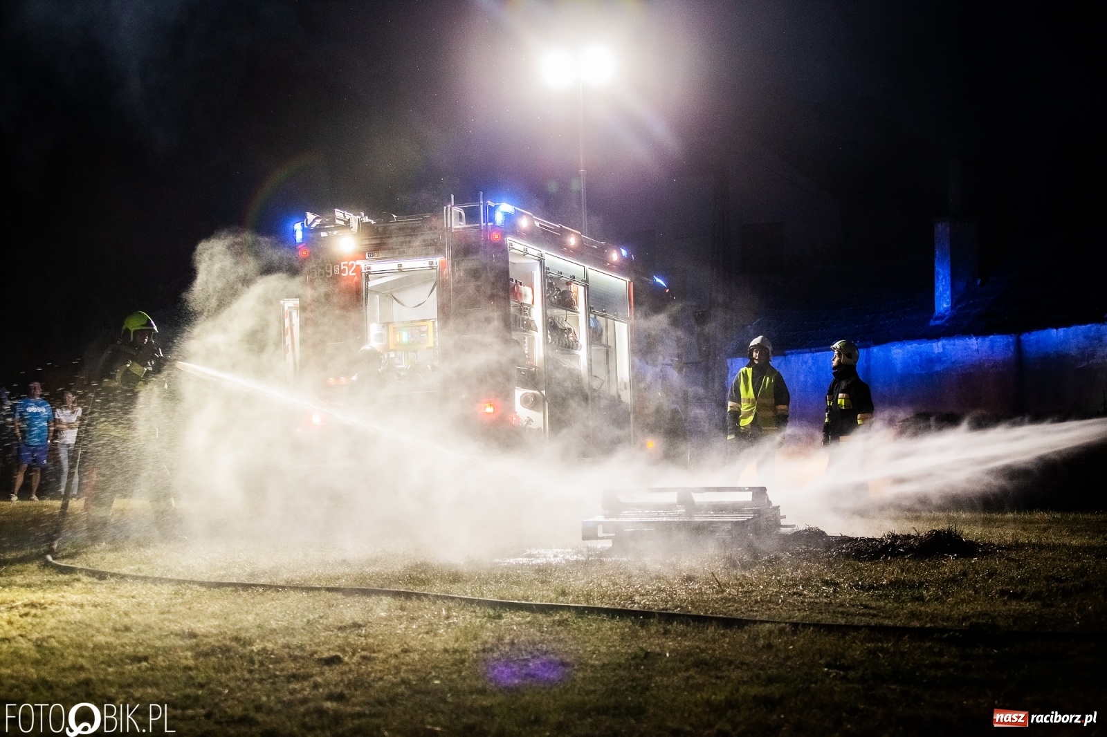 Zdjęcie w galerii na portalu naszraciborz.pl: Obchody 130-lecia OSP Krzanowice - pokazy nocne wiadomości z regionu