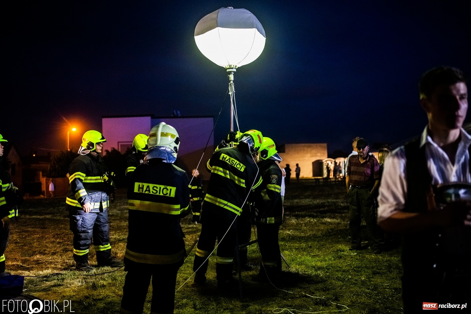 Zdjęcie w galerii na portalu naszraciborz.pl: Obchody 130-lecia OSP Krzanowice - pokazy nocne wiadomości z regionu