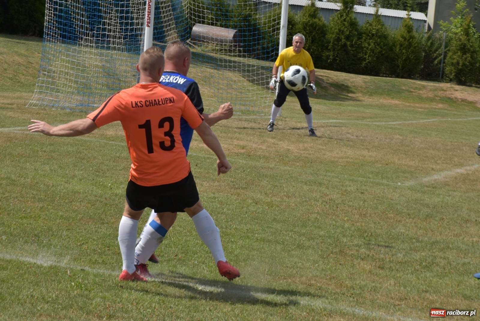 Zdjęcie w galerii na portalu naszraciborz.pl: Oldboje zagrali o Puchar Wójta Krzyżanowic [FOTO] wiadomości z regionu