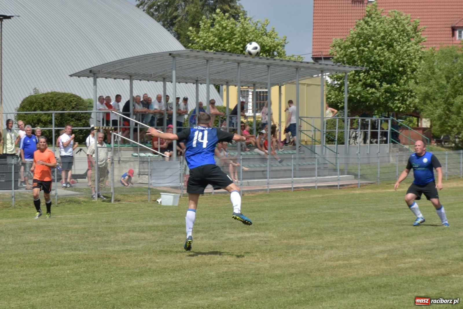 Zdjęcie w galerii na portalu naszraciborz.pl: Oldboje zagrali o Puchar Wójta Krzyżanowic [FOTO] wiadomości z regionu