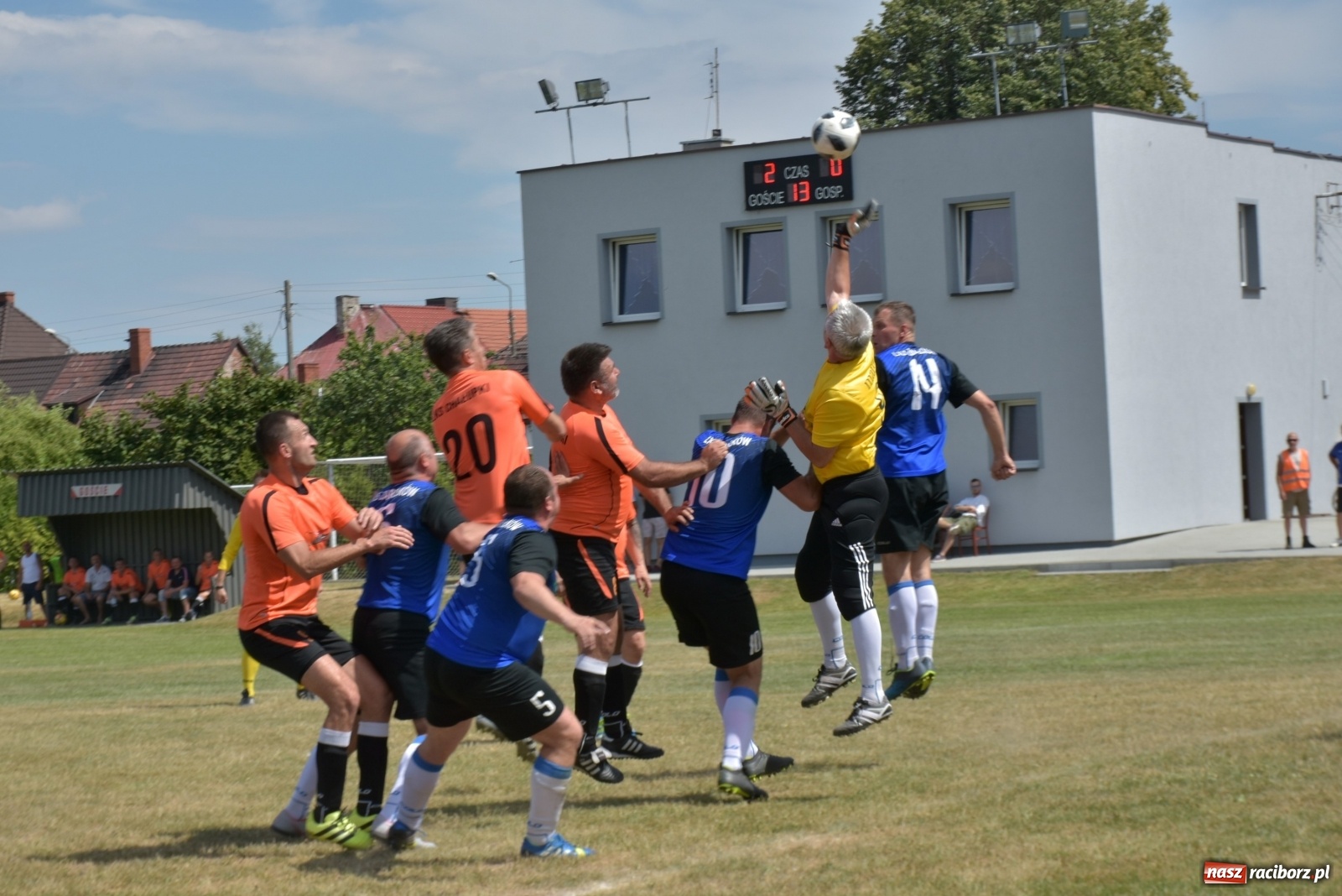 Zdjęcie w galerii na portalu naszraciborz.pl: Oldboje zagrali o Puchar Wójta Krzyżanowic [FOTO] wiadomości z regionu