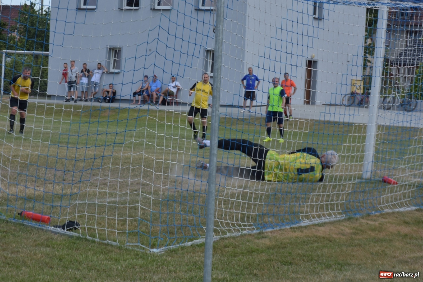 Zdjęcie w galerii na portalu naszraciborz.pl: Oldboje zagrali o Puchar Wójta Krzyżanowic [FOTO] wiadomości z regionu