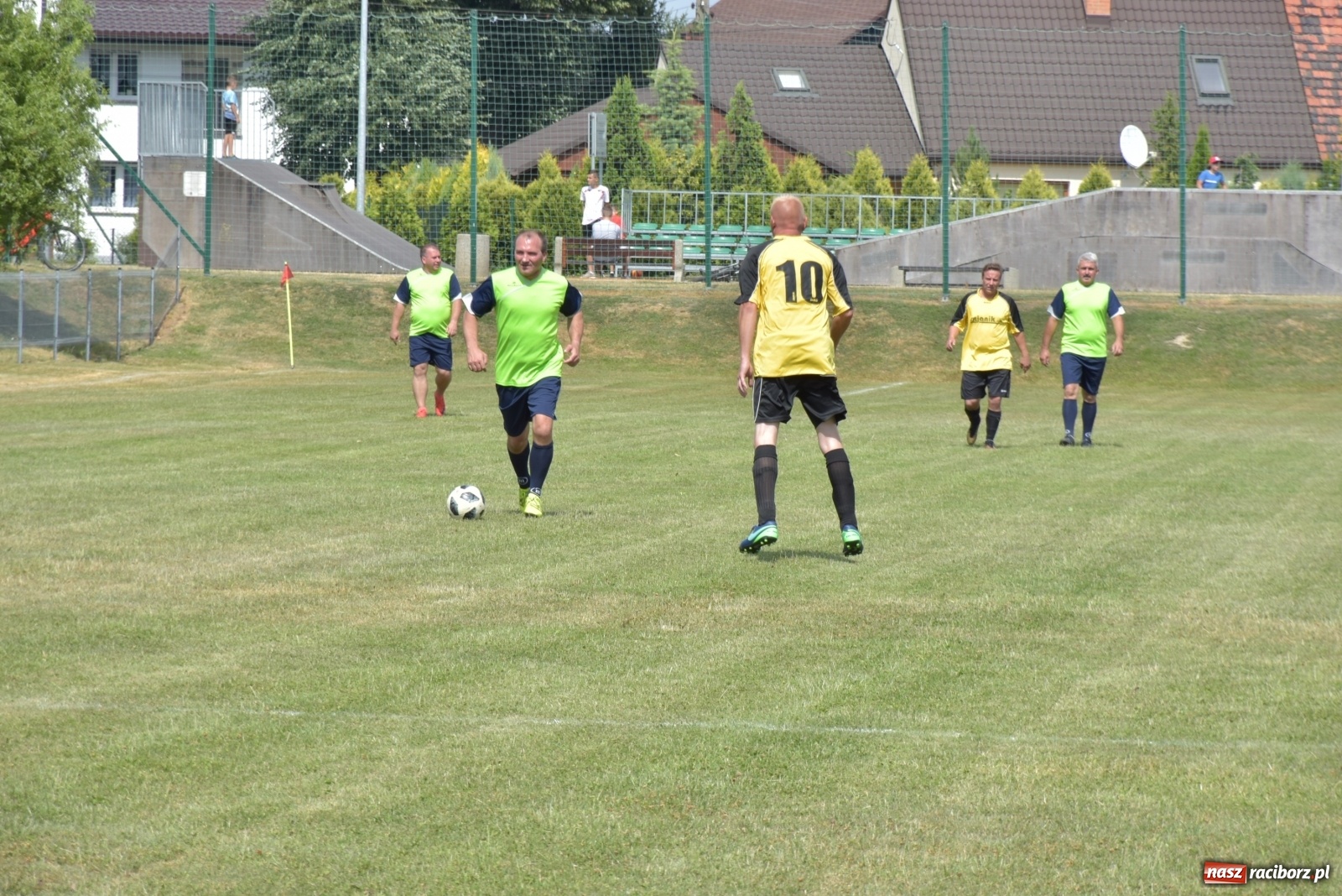 Zdjęcie w galerii na portalu naszraciborz.pl: Oldboje zagrali o Puchar Wójta Krzyżanowic [FOTO] wiadomości z regionu