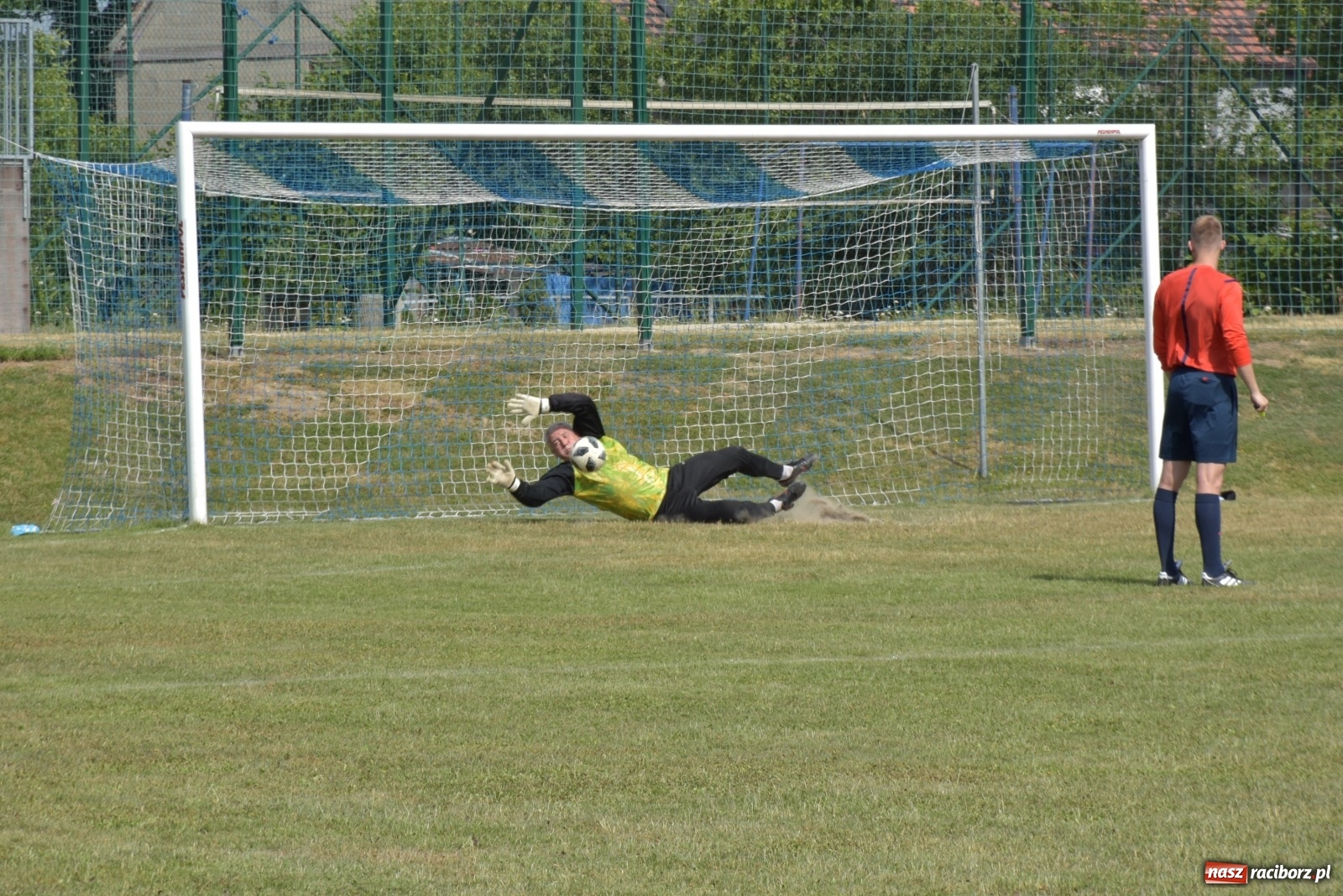 Zdjęcie w galerii na portalu naszraciborz.pl: Oldboje zagrali o Puchar Wójta Krzyżanowic [FOTO] wiadomości z regionu