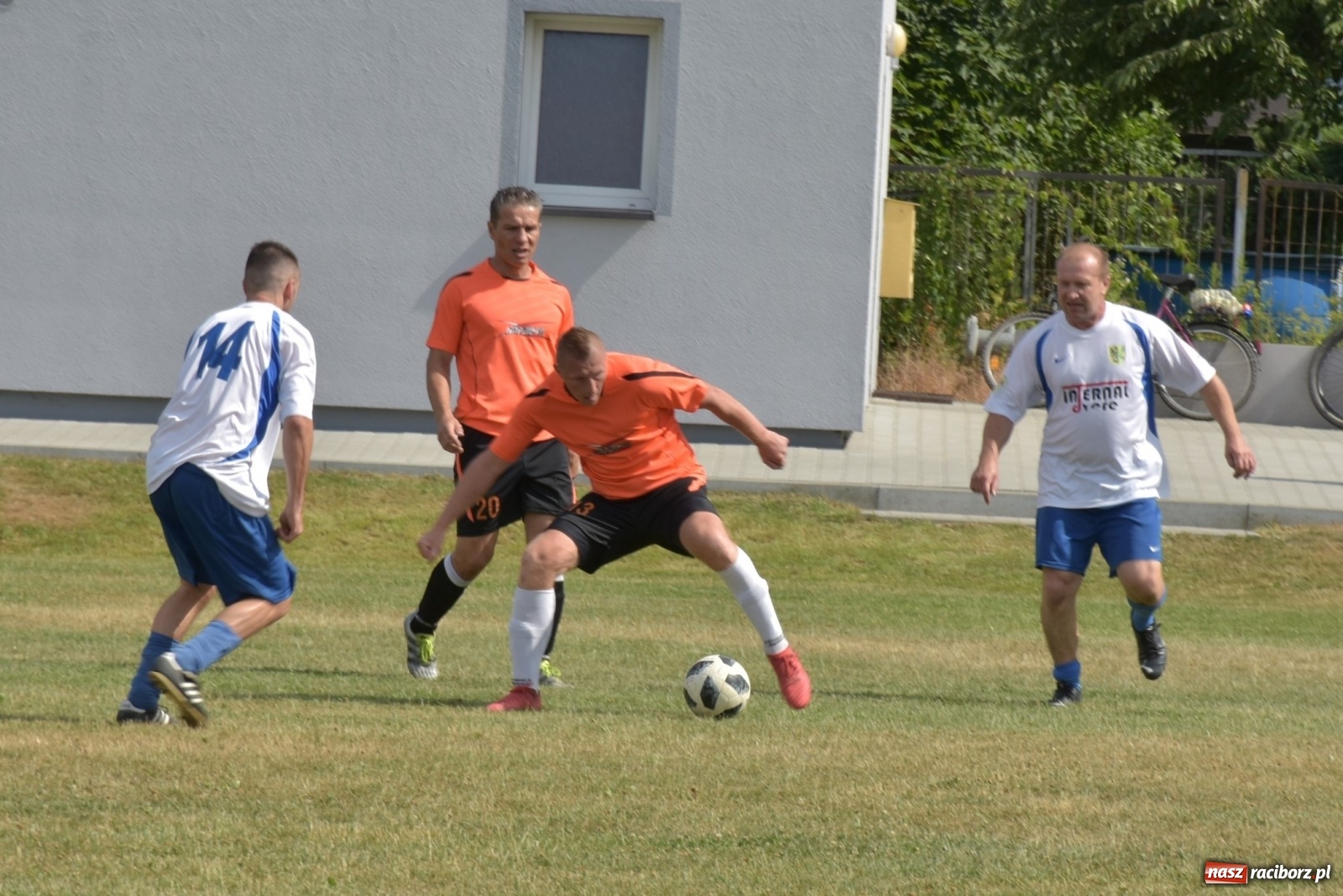 Zdjęcie w galerii na portalu naszraciborz.pl: Oldboje zagrali o Puchar Wójta Krzyżanowic [FOTO] wiadomości z regionu