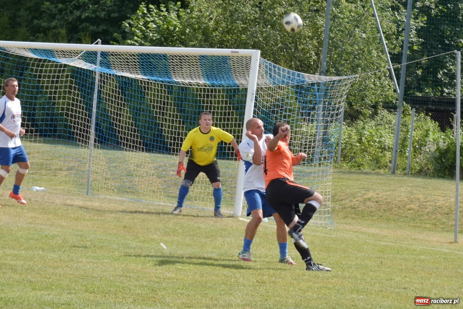 Zdjęcie w galerii na portalu naszraciborz.pl: Oldboje zagrali o Puchar Wójta Krzyżanowic [FOTO] wiadomości z regionu