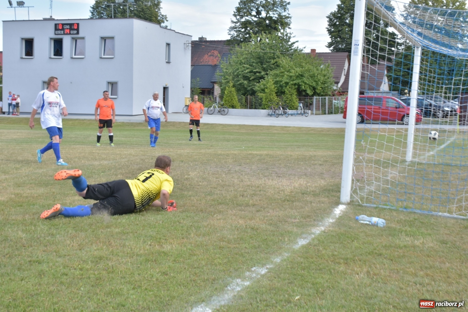 Zdjęcie w galerii na portalu naszraciborz.pl: Oldboje zagrali o Puchar Wójta Krzyżanowic [FOTO] wiadomości z regionu