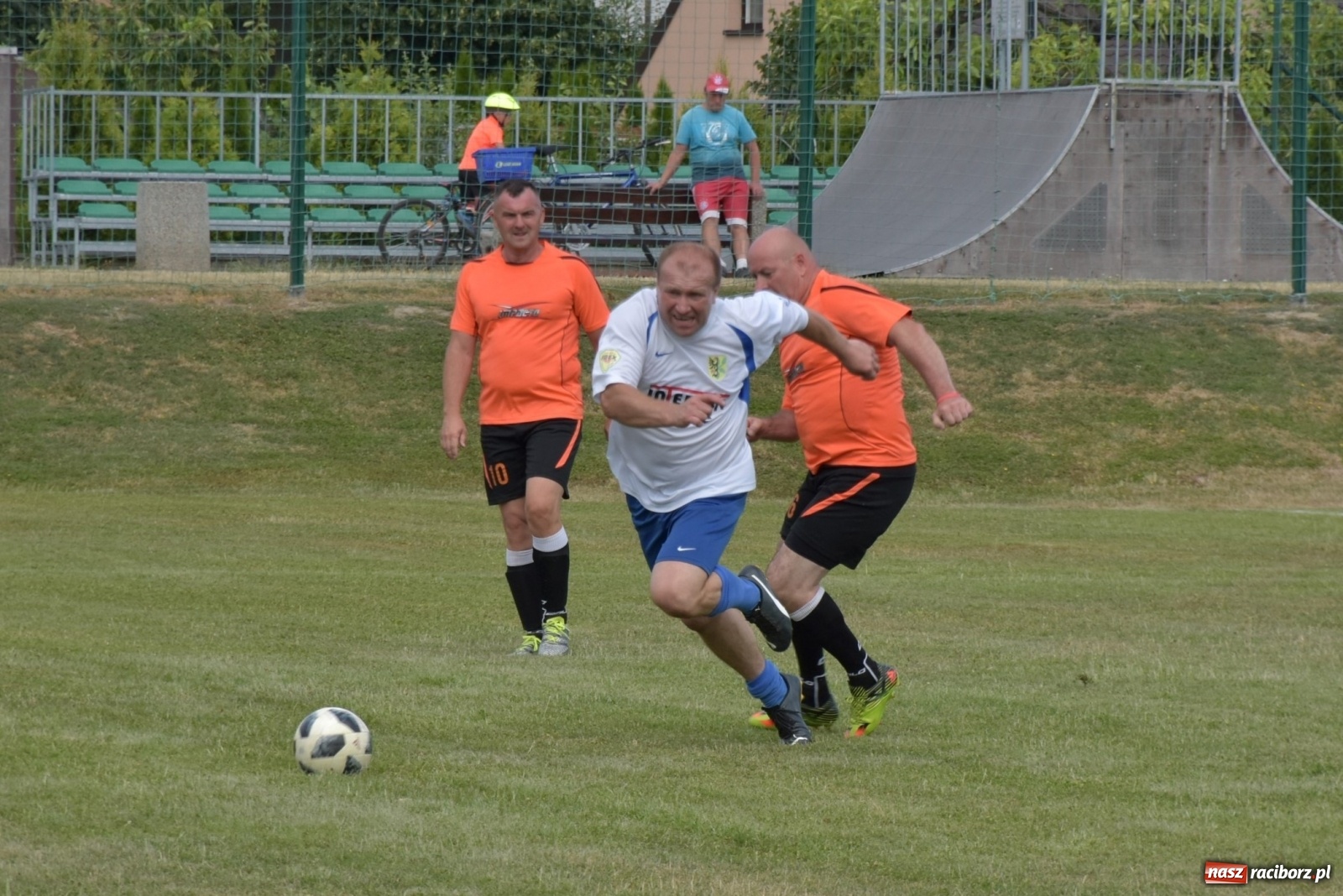 Zdjęcie w galerii na portalu naszraciborz.pl: Oldboje zagrali o Puchar Wójta Krzyżanowic [FOTO] wiadomości z regionu