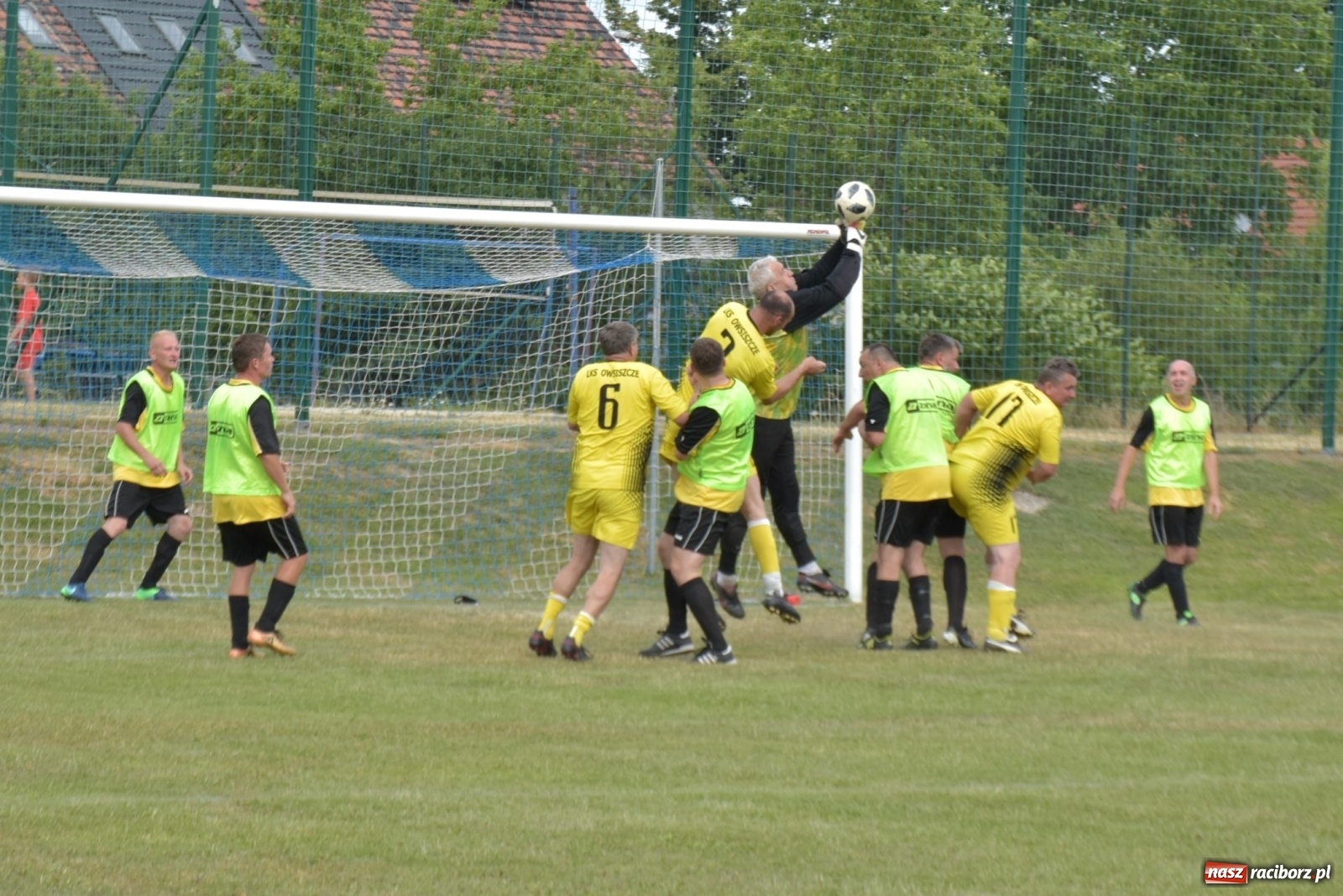 Zdjęcie w galerii na portalu naszraciborz.pl: Oldboje zagrali o Puchar Wójta Krzyżanowic [FOTO] wiadomości z regionu
