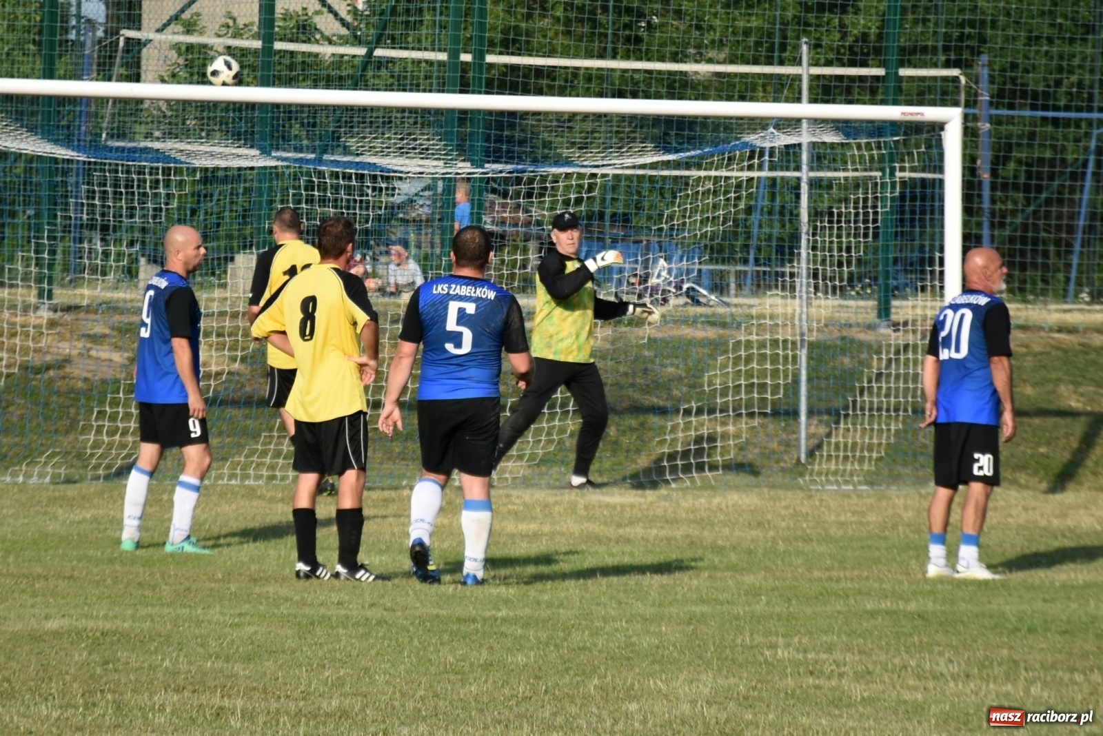 Zdjęcie w galerii na portalu naszraciborz.pl: Oldboje zagrali o Puchar Wójta Krzyżanowic [FOTO] wiadomości z regionu