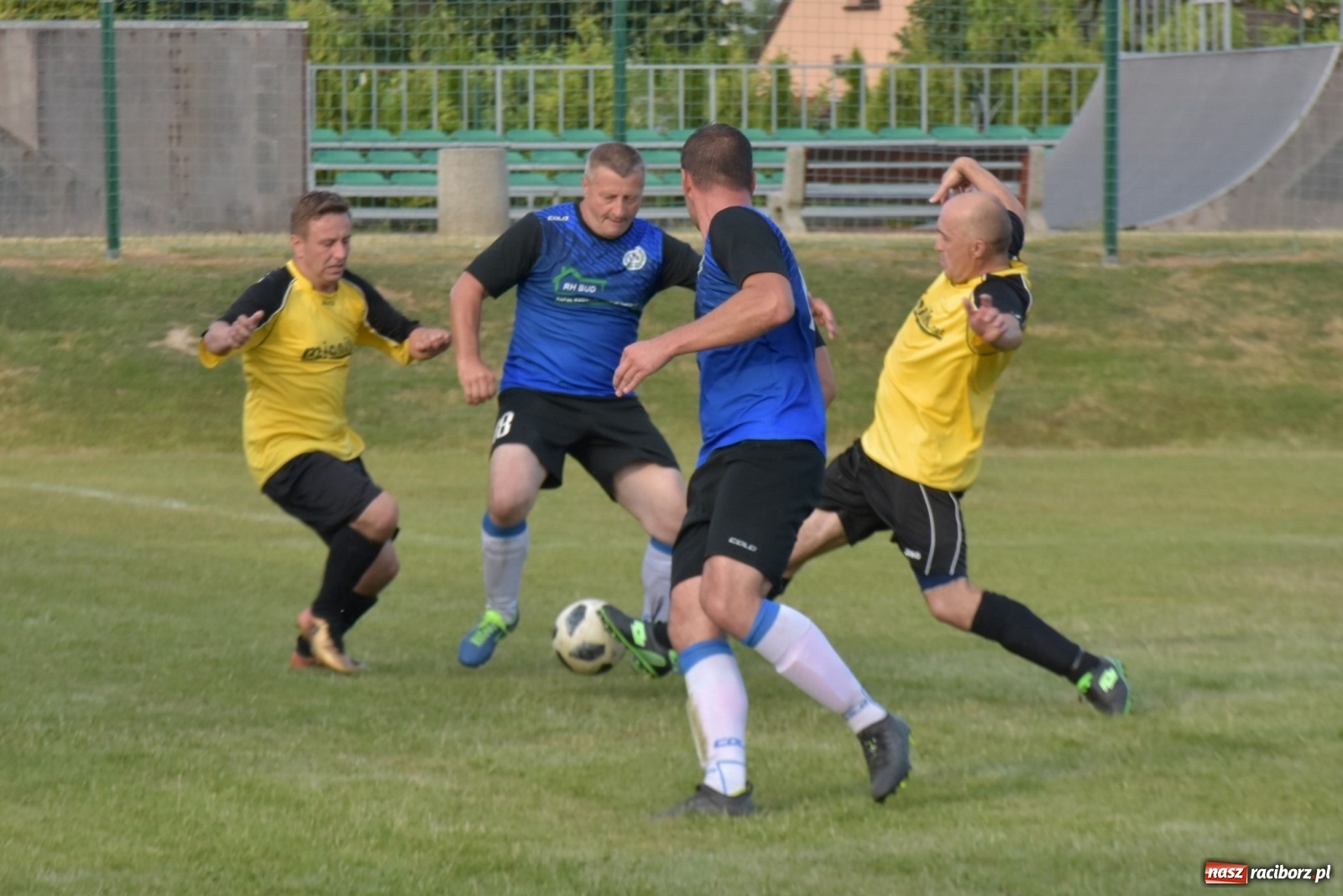 Zdjęcie w galerii na portalu naszraciborz.pl: Oldboje zagrali o Puchar Wójta Krzyżanowic [FOTO] wiadomości z regionu