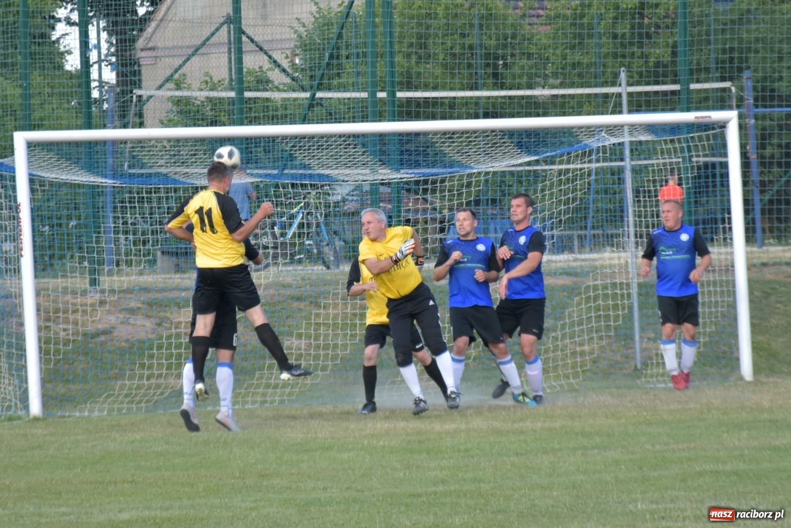 Zdjęcie w galerii na portalu naszraciborz.pl: Oldboje zagrali o Puchar Wójta Krzyżanowic [FOTO] wiadomości z regionu