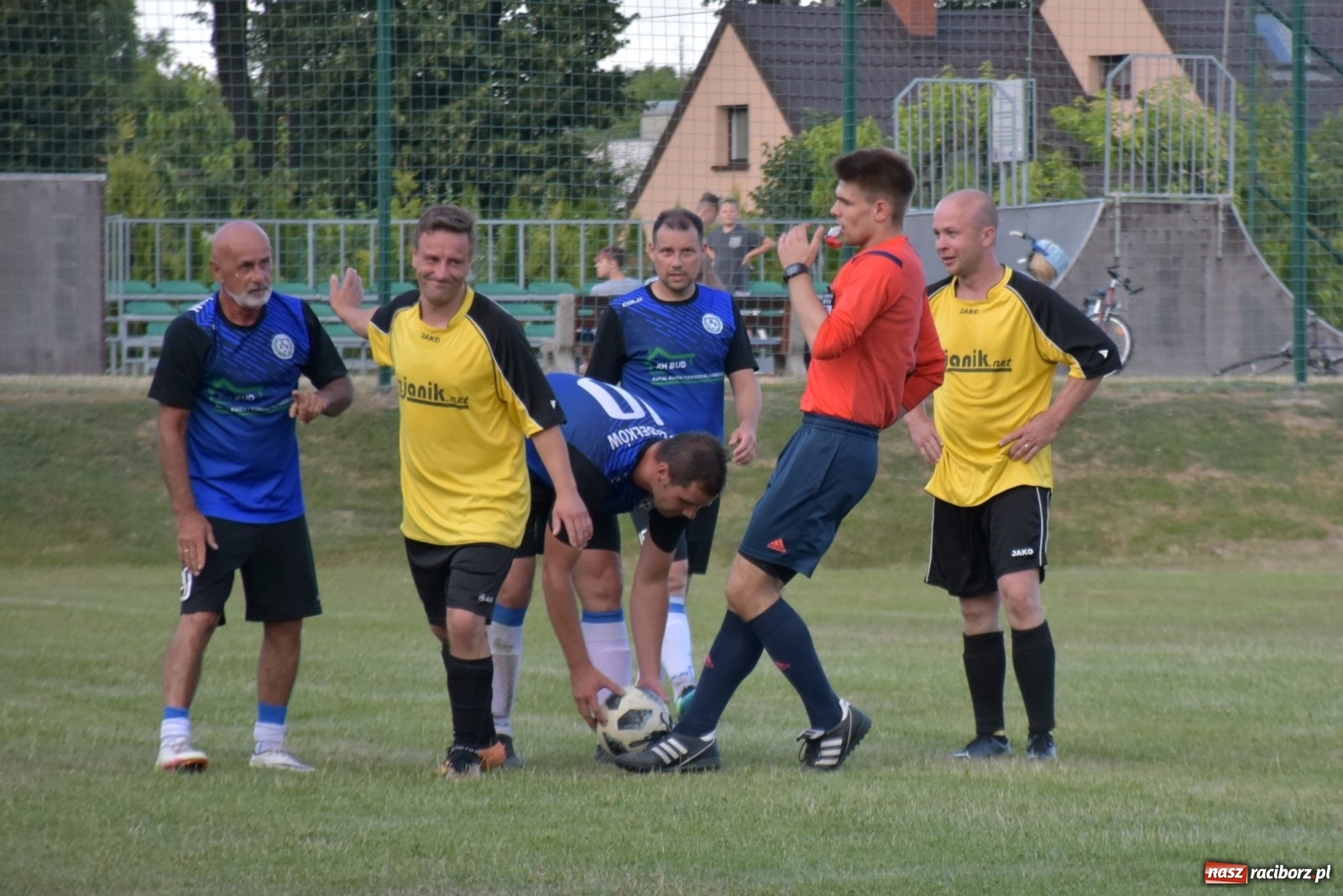 Zdjęcie w galerii na portalu naszraciborz.pl: Oldboje zagrali o Puchar Wójta Krzyżanowic [FOTO] wiadomości z regionu