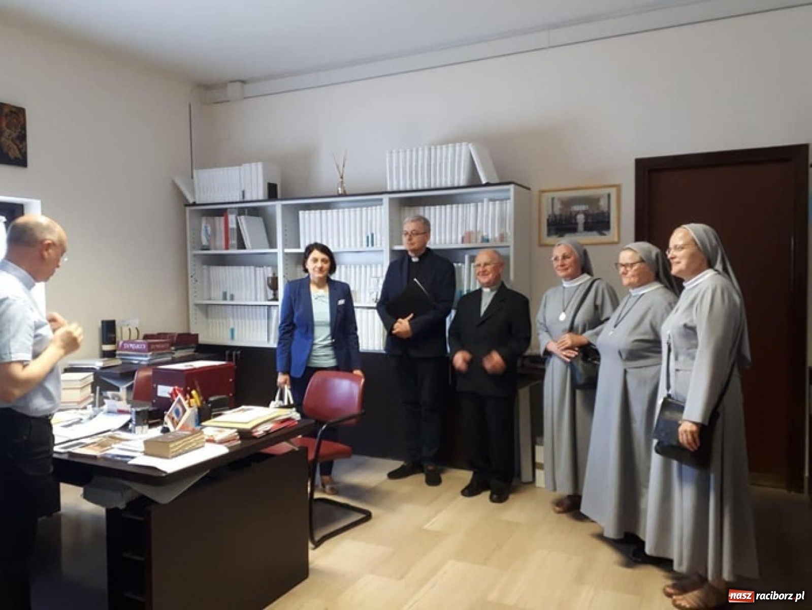 Zdjęcie w galerii na portalu naszraciborz.pl: Akta procesu beatyfikacyjnego świątobliwej Dulcissimy trafiły do Watykanu  wiadomości z regionu