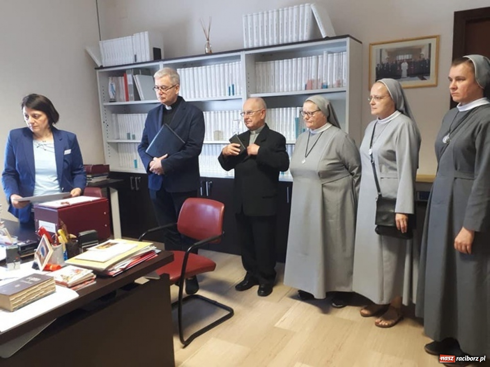 Zdjęcie w galerii na portalu naszraciborz.pl: Akta procesu beatyfikacyjnego świątobliwej Dulcissimy trafiły do Watykanu  wiadomości z regionu