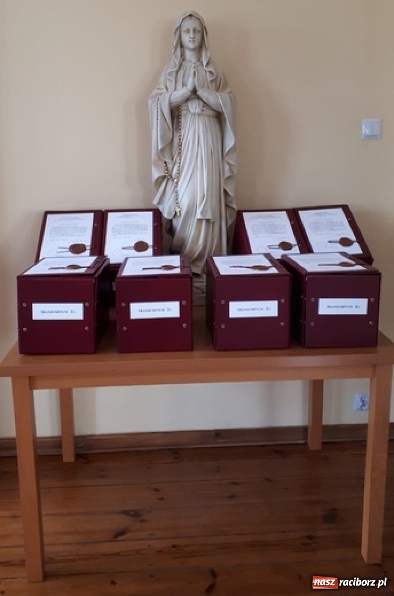 Zdjęcie w galerii na portalu naszraciborz.pl: Akta procesu beatyfikacyjnego świątobliwej Dulcissimy trafiły do Watykanu  wiadomości z regionu