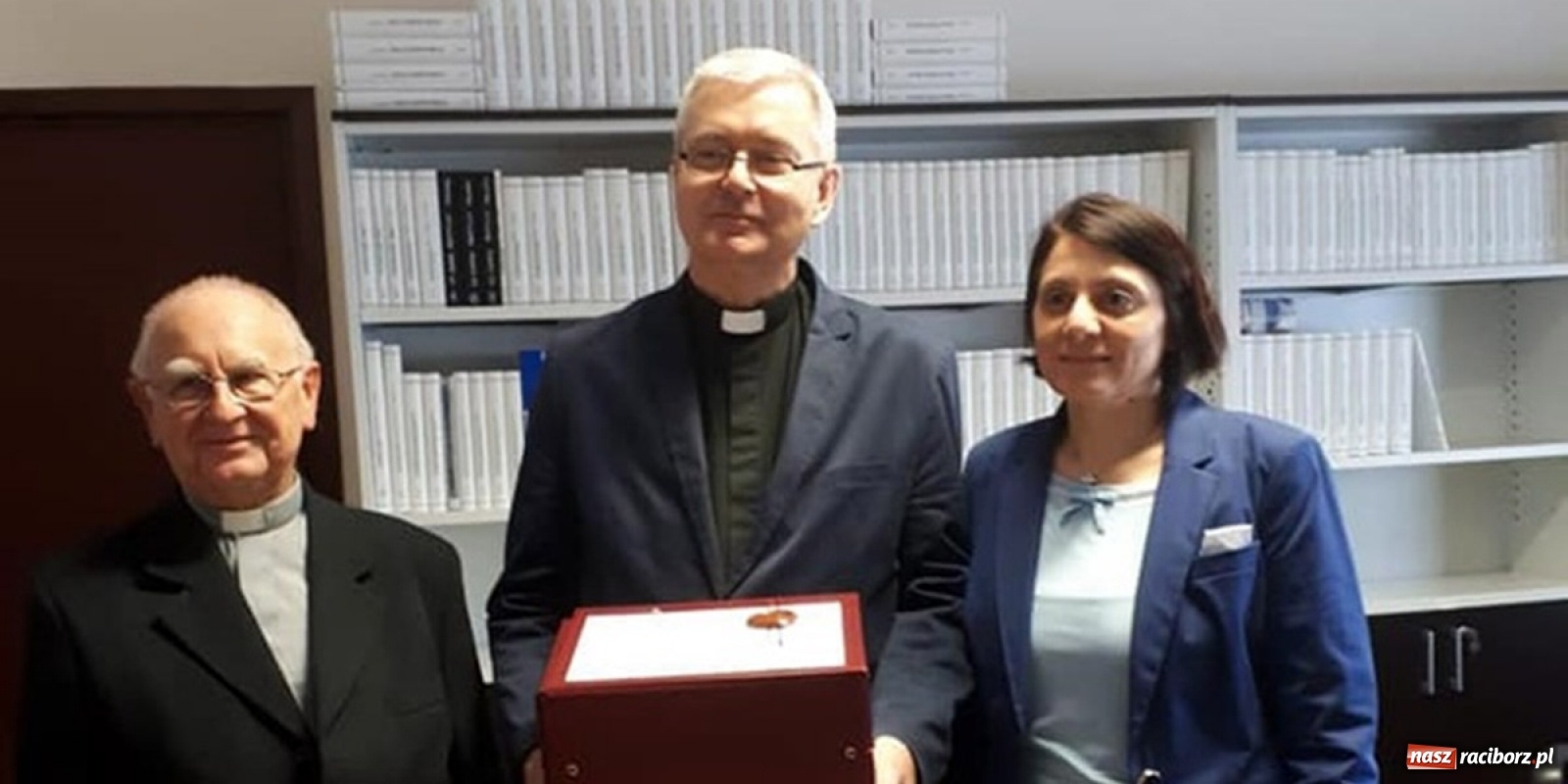 Zdjęcie w galerii na portalu naszraciborz.pl: Akta procesu beatyfikacyjnego świątobliwej Dulcissimy trafiły do Watykanu  wiadomości z regionu