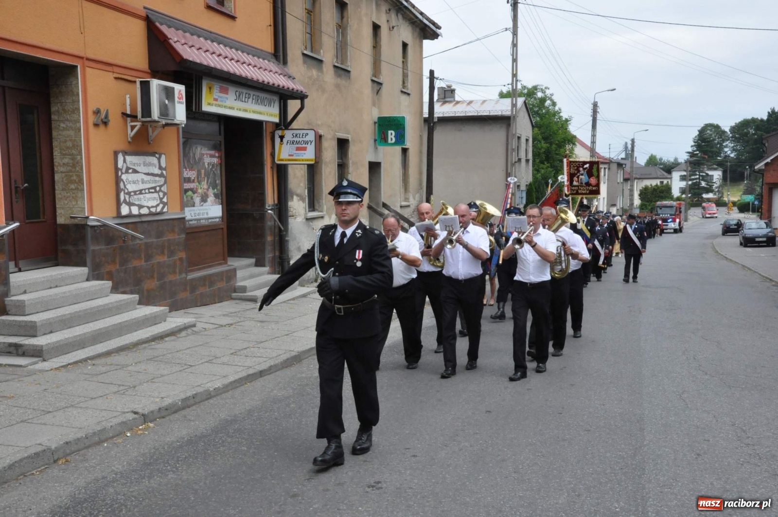 Zdjęcie w galerii na portalu naszraciborz.pl: Radość, łzy i wzruszenie. Strażacy z Krzanowic świętowali 130-lecie i żegnali swojego kapelana [FOTO i WIDEO] wiadomości z regionu