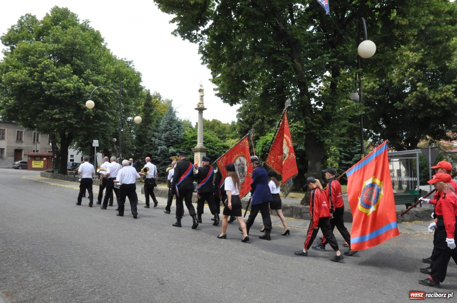 Zdjęcie w galerii na portalu naszraciborz.pl: Radość, łzy i wzruszenie. Strażacy z Krzanowic świętowali 130-lecie i żegnali swojego kapelana [FOTO i WIDEO] wiadomości z regionu
