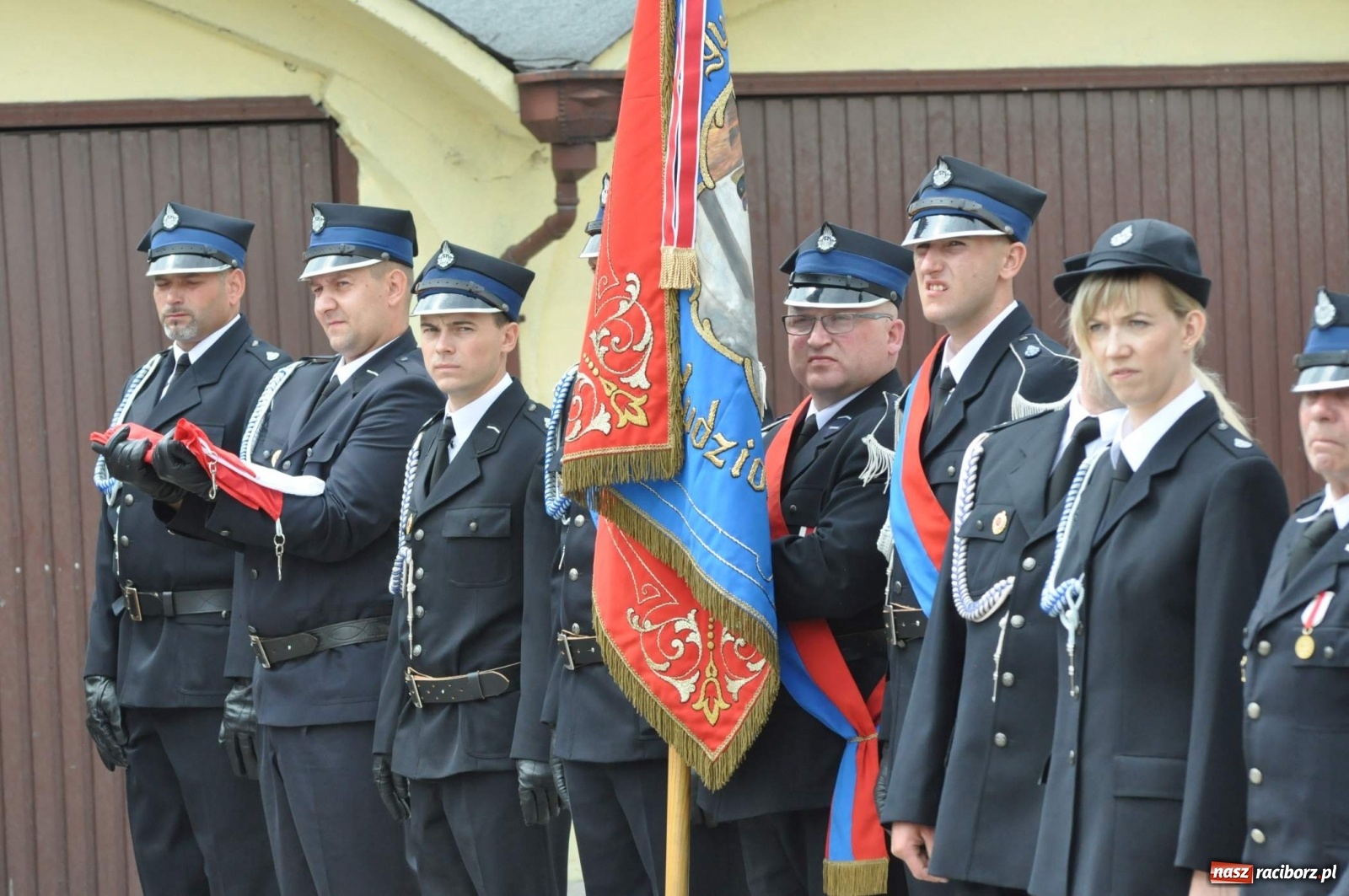 Zdjęcie w galerii na portalu naszraciborz.pl: Radość, łzy i wzruszenie. Strażacy z Krzanowic świętowali 130-lecie i żegnali swojego kapelana [FOTO i WIDEO] wiadomości z regionu